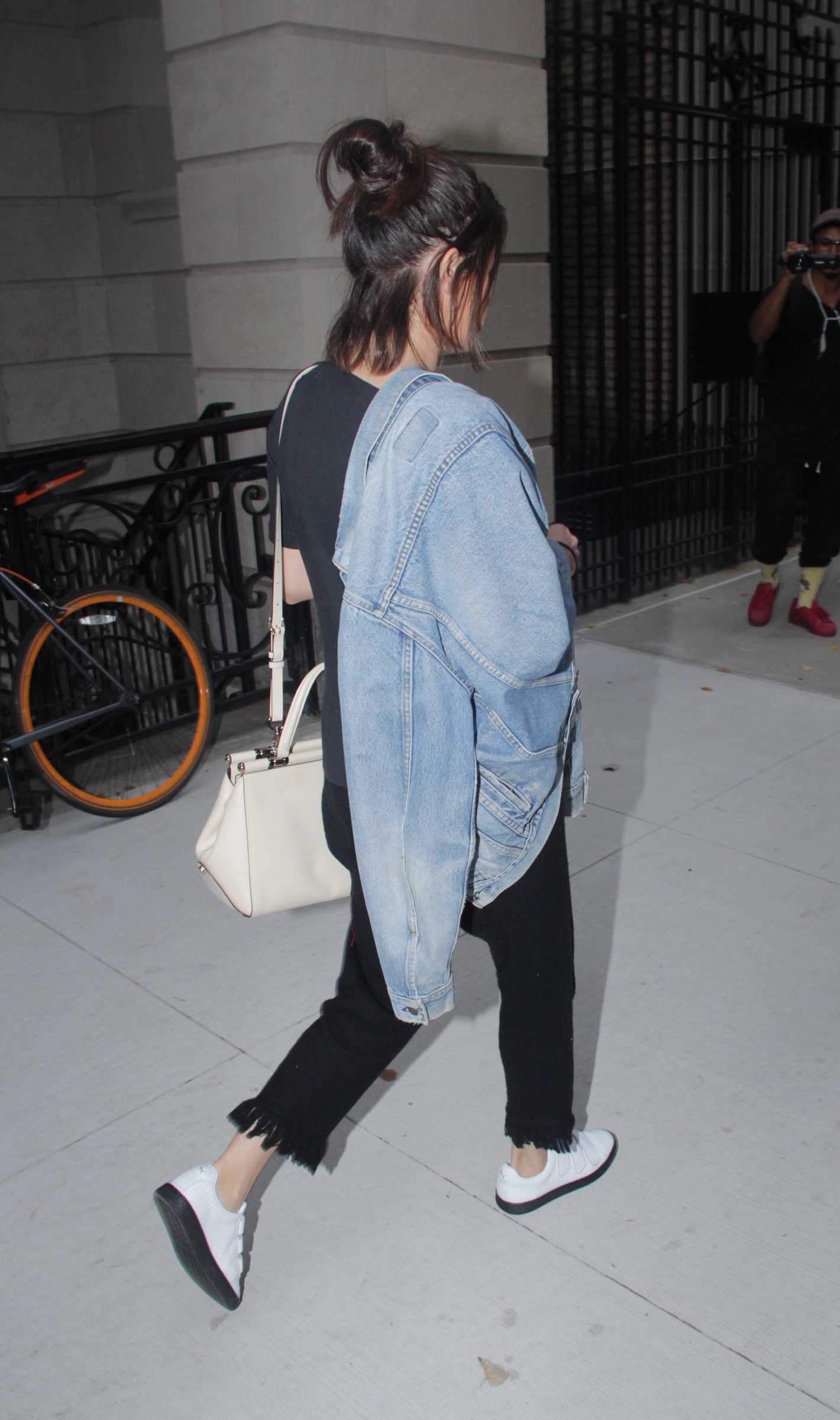 Selena_Gomez_-_Filming_Woody_Allen_movie_in_New_York_on_September_18-05.jpg