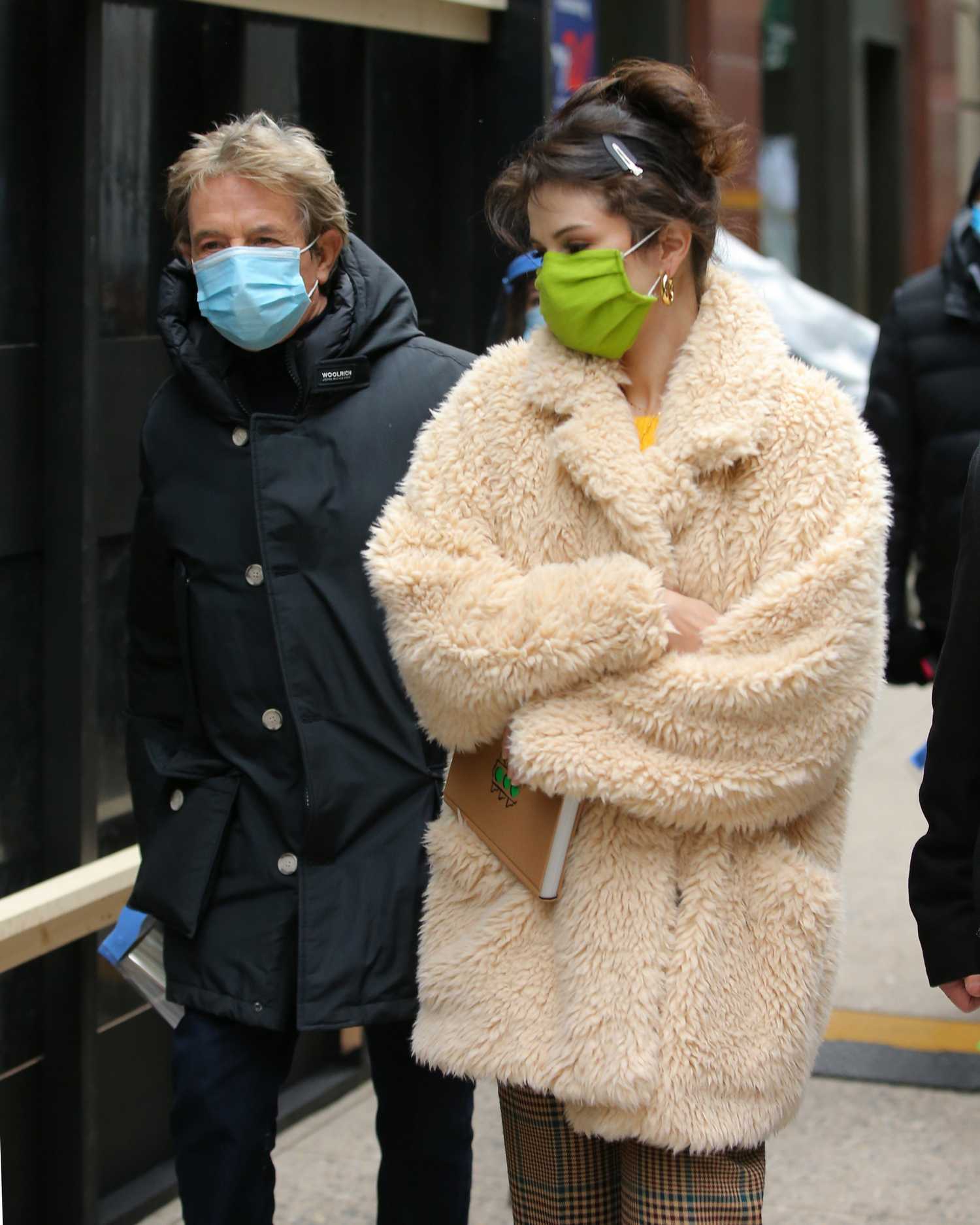 Selena_Gomez_-_Filming__Only_Murders_In_The_Building__in_New_York_December_82C_2020-09.jpg