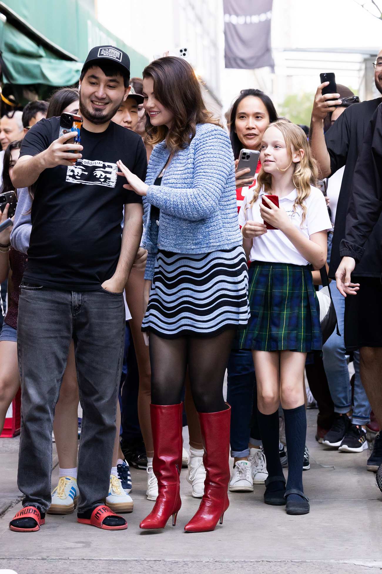 Selena_Gomez_-_Filming__Only_Murders_In_The_Building__in_New_York_May_292C_2024_19.jpg