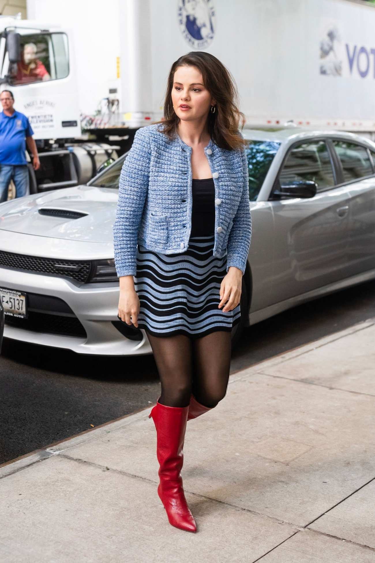 Selena_Gomez_-_Filming__Only_Murders_In_The_Building__in_New_York_May_292C_2024_46.jpg