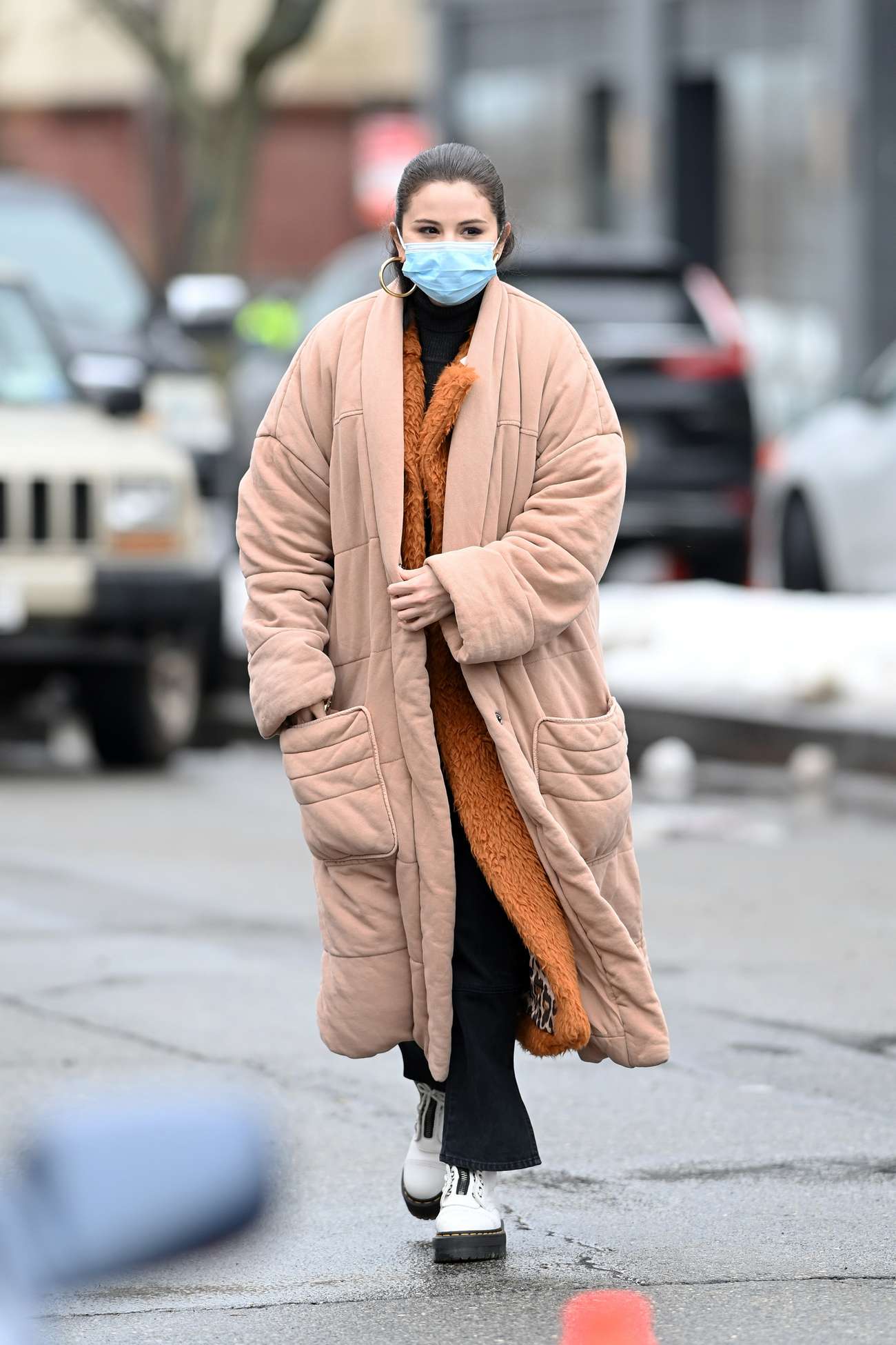 Selena_Gomez_-_Filming__Only_Murders_In_The_Building__in_Queens2C_New_York_02232021_08.jpg