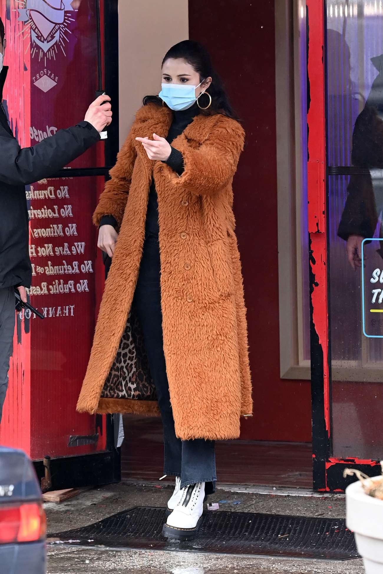 Selena_Gomez_-_Filming__Only_Murders_In_The_Building__in_Queens2C_New_York_02232021_09.jpg