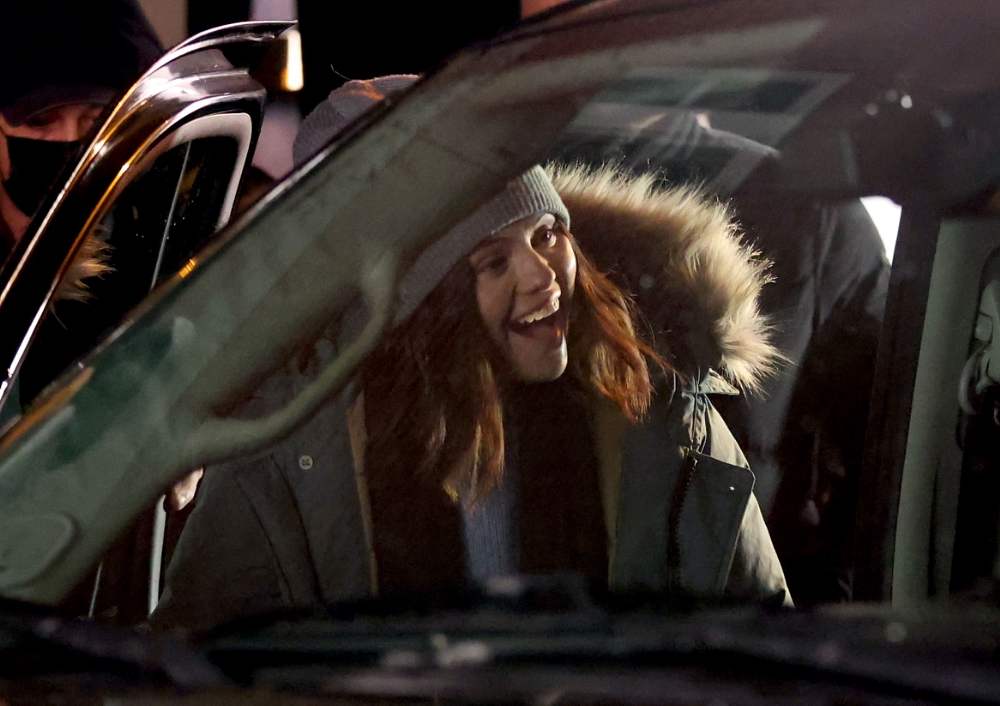 Selena_Gomez_-_Filming__Only_Murders_in_the_Building__in_New_York_March_92C_202206.jpg