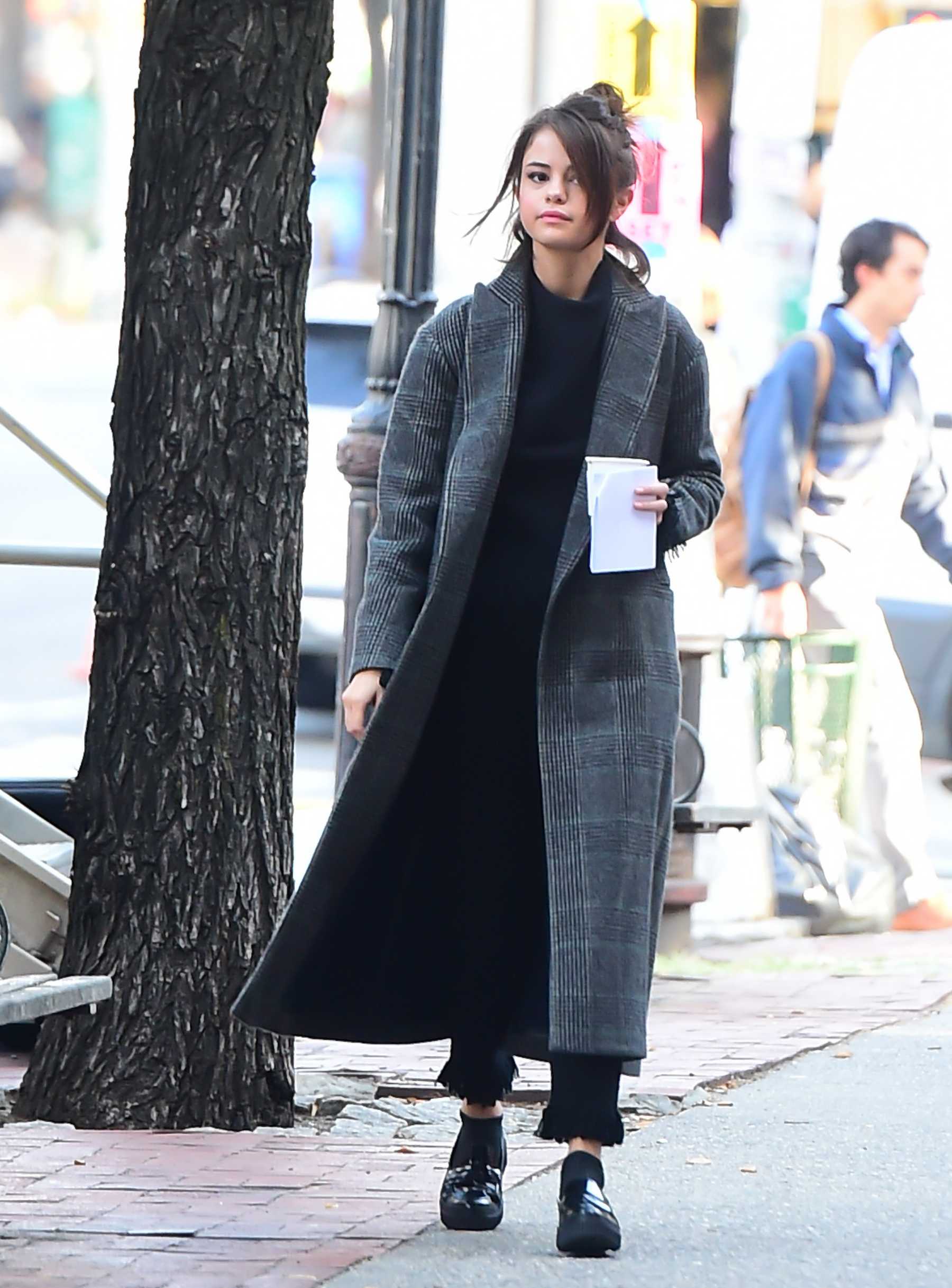 Selena_Gomez_-_Filming_new_Woody_Allen_movie_in_NYC_on_September_11-05.jpg