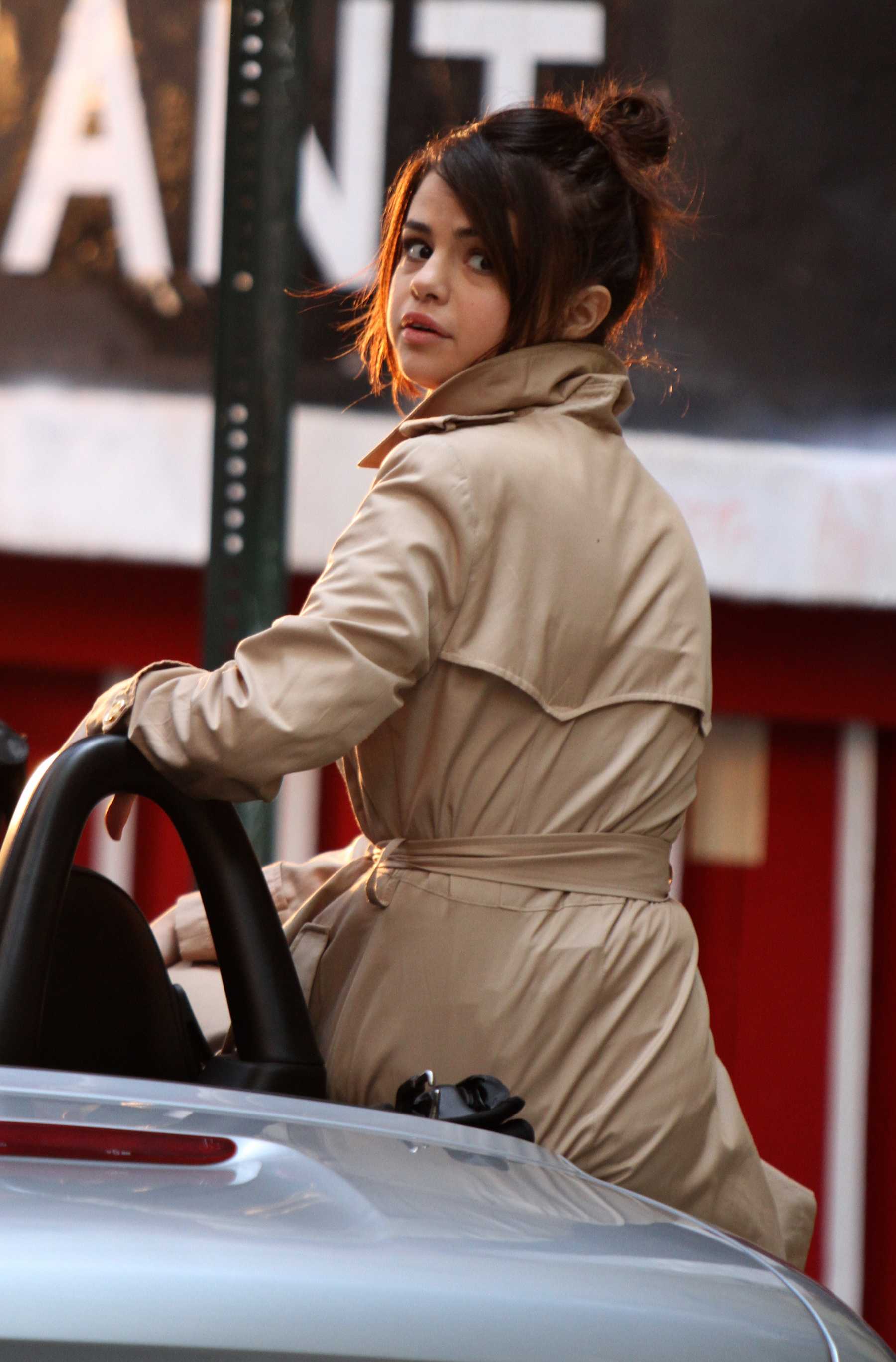 Selena_Gomez_-_Filming_new_Woody_Allen_movie_in_NYC_on_September_11-60.jpg