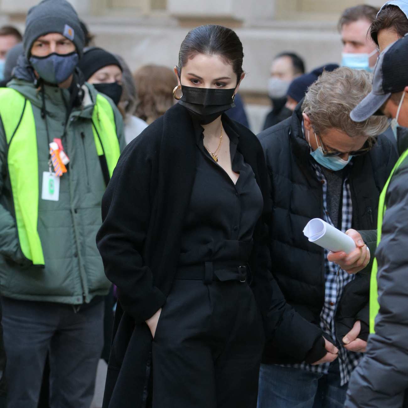 Selena_Gomez_-_Filming_scenes_for__Only_Murders_In_The_Building__In_New_York_City_March_102C_2021_04.jpg