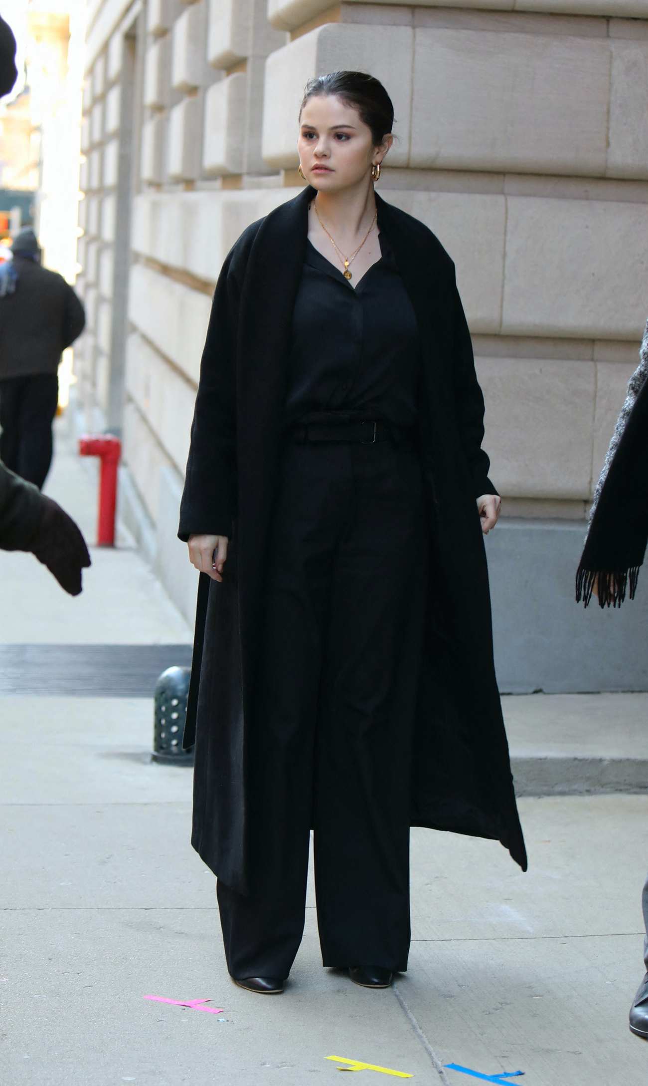 Selena_Gomez_-_Filming_scenes_for__Only_Murders_In_The_Building__In_New_York_City_March_102C_2021_08.jpg