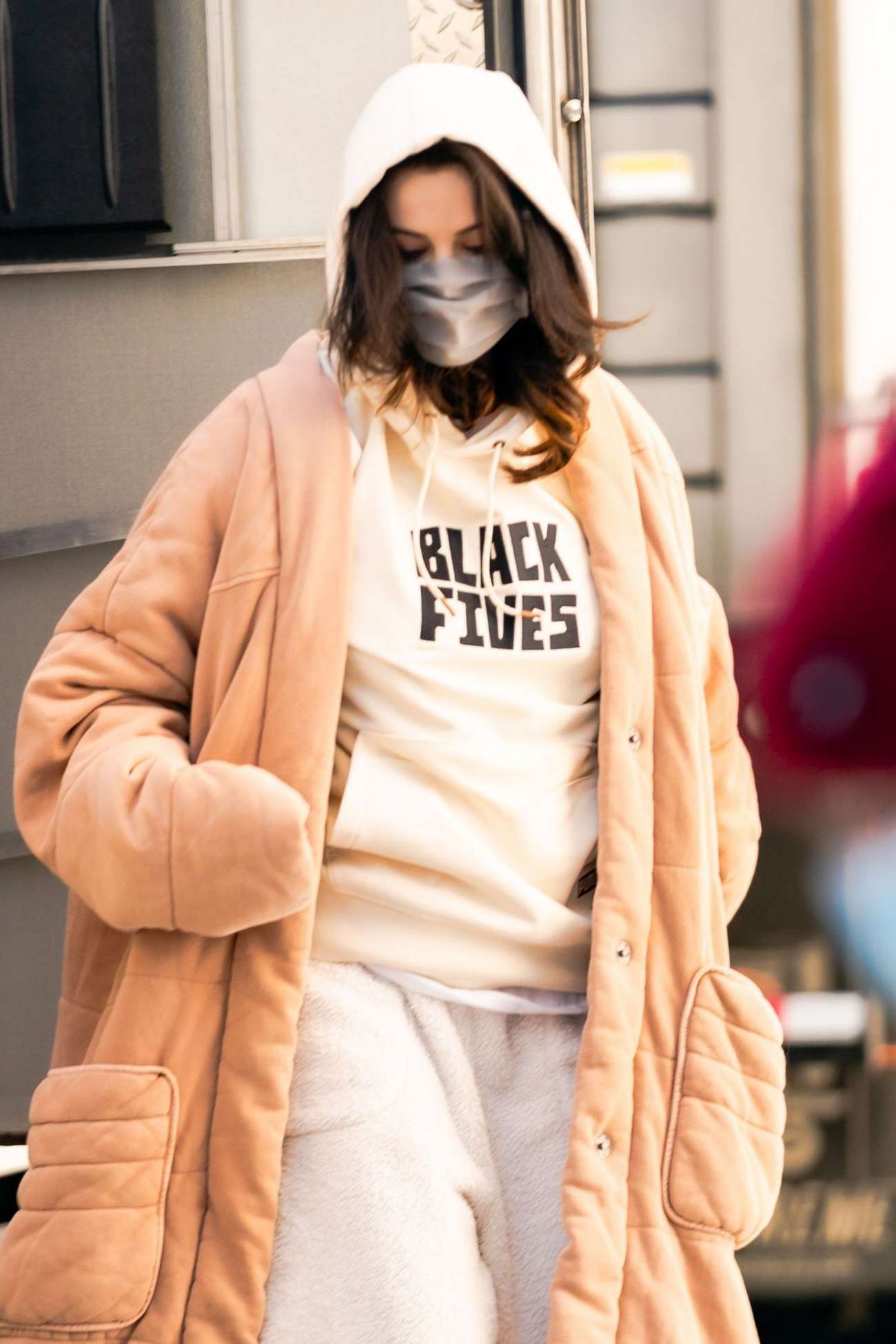 Selena_Gomez_-_Films__Only_Murders_in_the_Building__in_the_Upper_West_Side_of_New_York_City2C_02202021_01.jpg