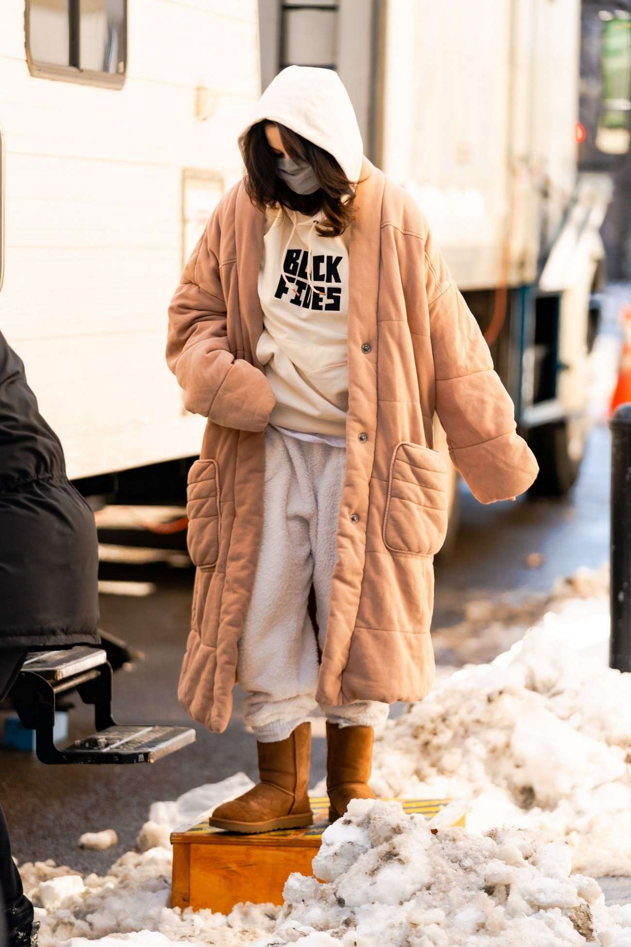 Selena_Gomez_-_Films__Only_Murders_in_the_Building__in_the_Upper_West_Side_of_New_York_City2C_02202021_03.jpg