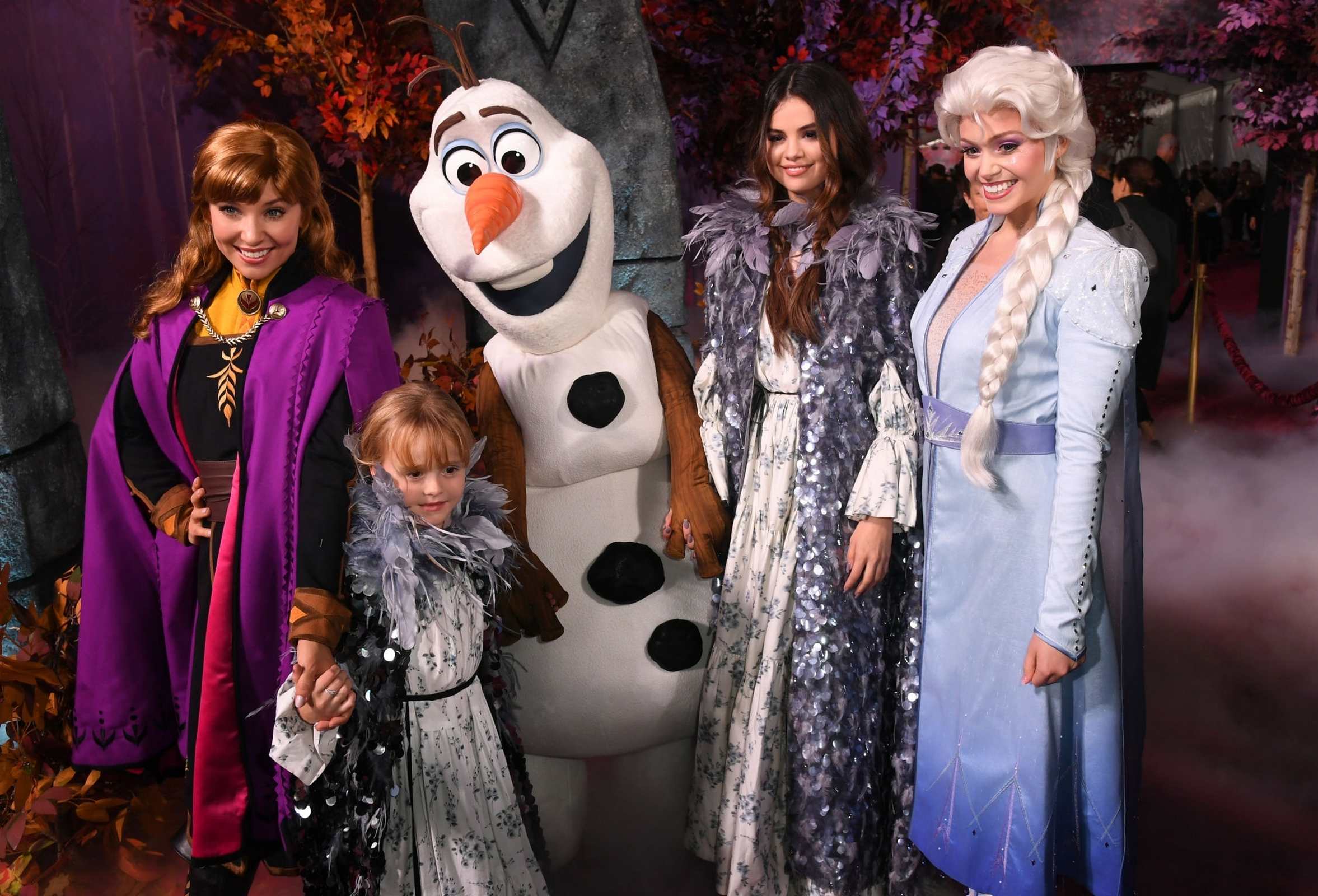 Selena_Gomez_-_Frozen_2_premiere_in_Hollywood_November_72C_2019-14.jpg