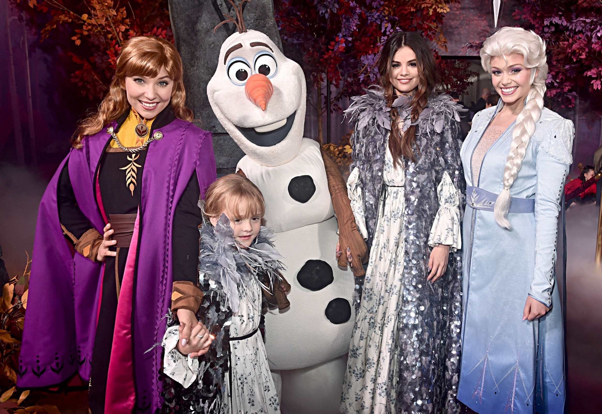 Selena_Gomez_-_Frozen_2_premiere_in_Hollywood_November_72C_2019-24.jpg