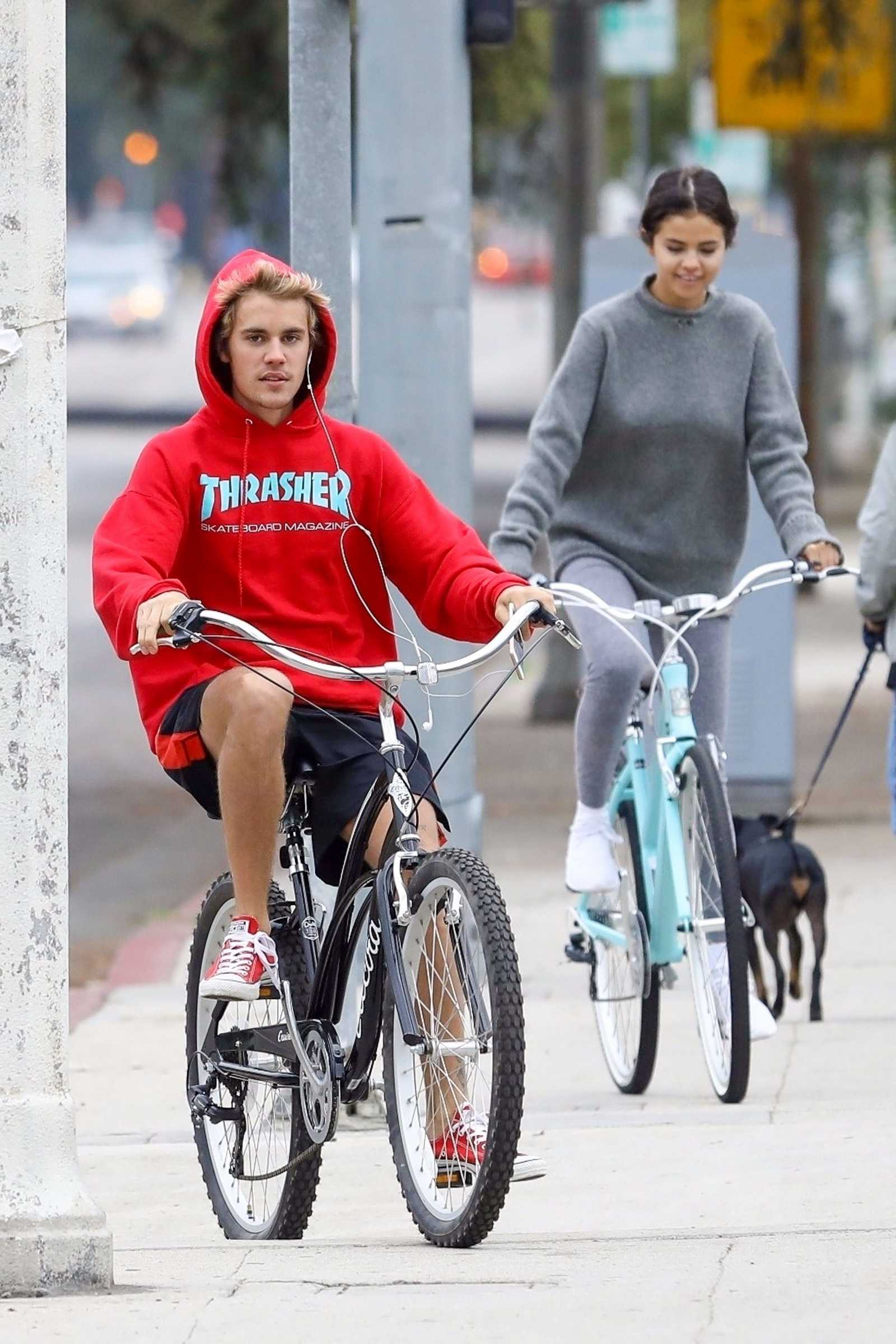 Selena_Gomez_-_Goes_on_a_bike_ride_with_Justin_Bieber_in_LA_on_November_1-12.jpg