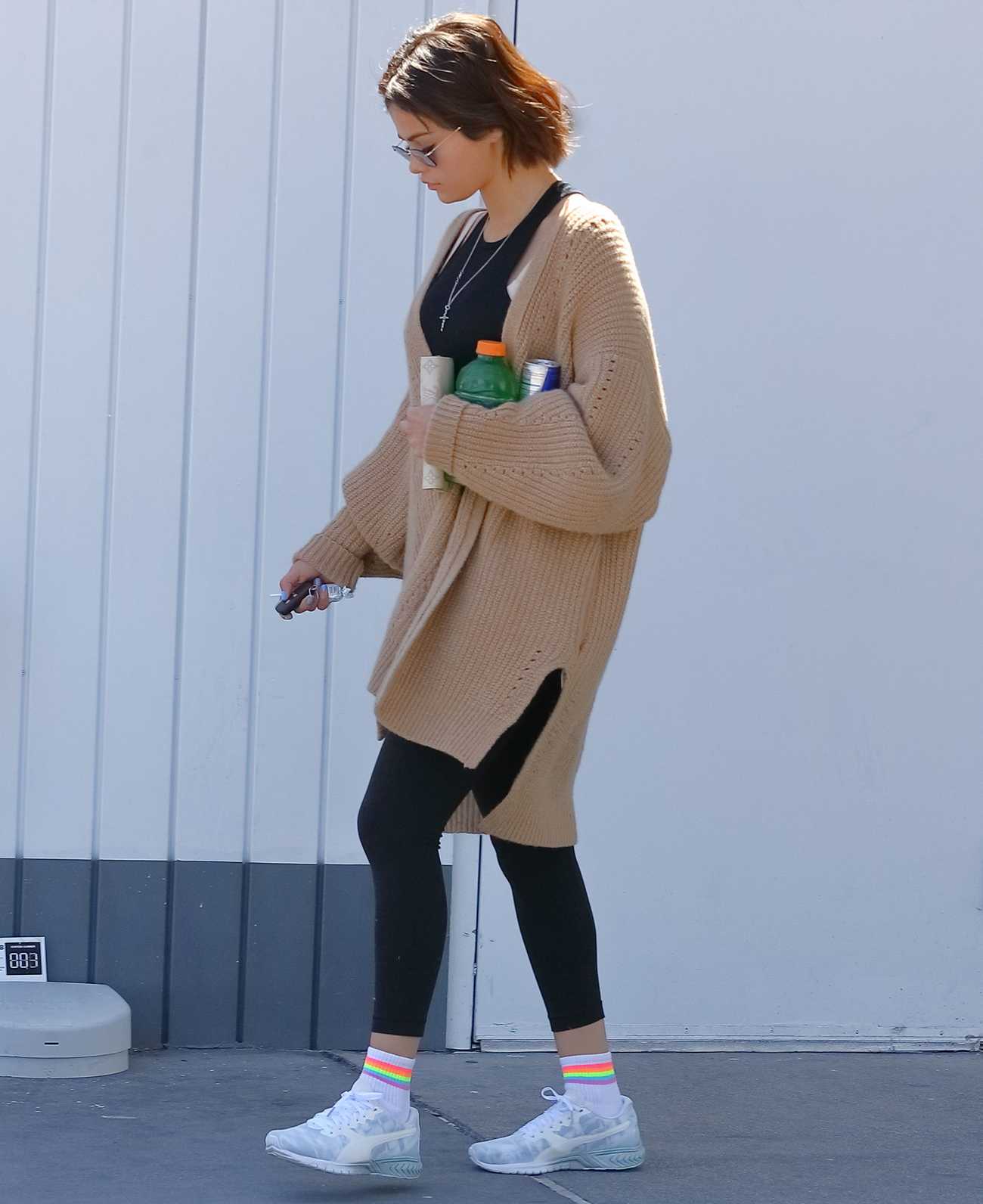 Selena_Gomez_-_Goes_to_a_store_at_a_gas_station_in_LA_March_282C_2018-01.jpg
