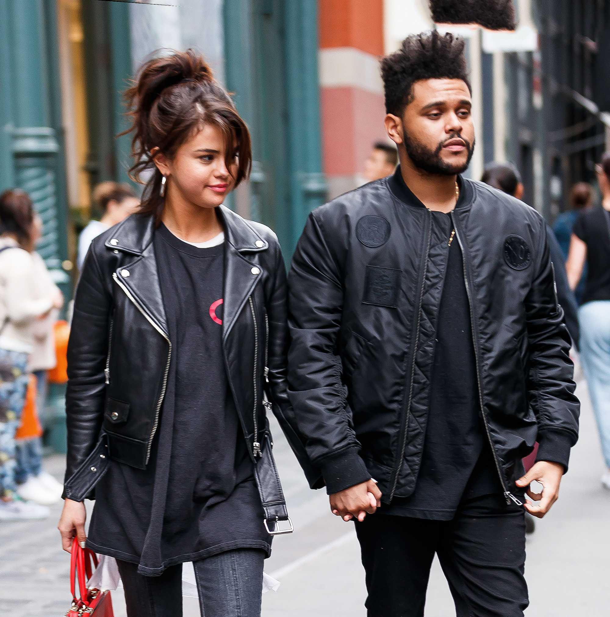 Selena_Gomez_-_Going_shopping_with_The_Weeknd_in_New_York_on_September_2-10.jpg