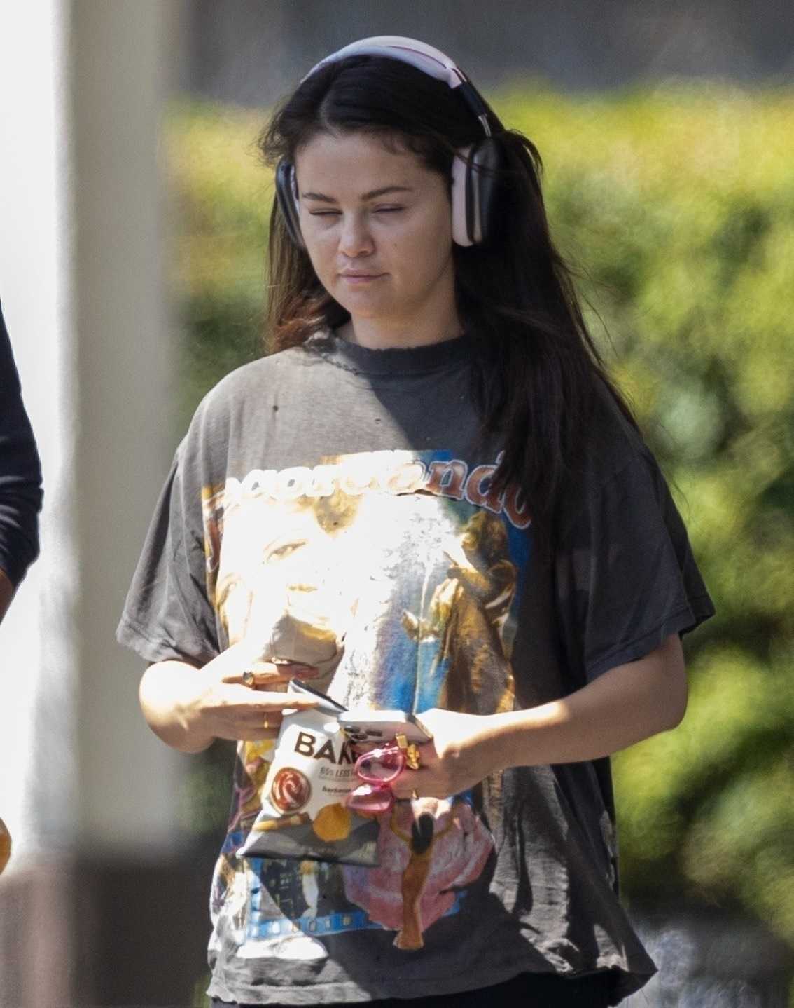 Selena_Gomez_-_Grabbing_lunch_in_Burbank_August_292C_2024_02.jpg