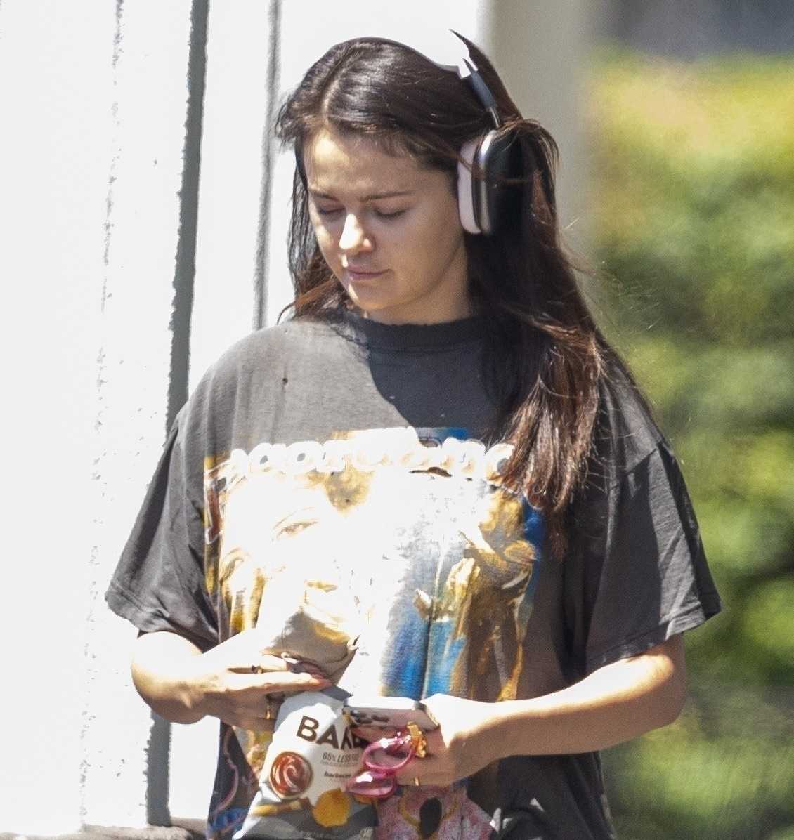 Selena_Gomez_-_Grabbing_lunch_in_Burbank_August_292C_2024_04.jpg