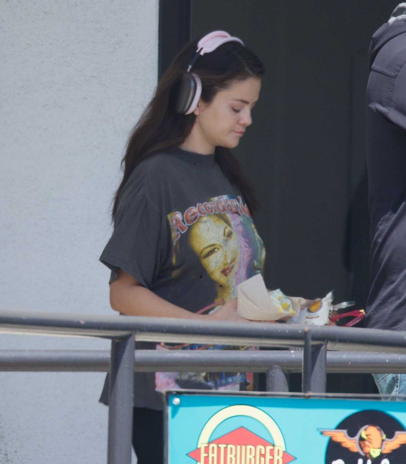 Selena_Gomez_-_Grabbing_lunch_in_Burbank_August_292C_2024_05.jpg