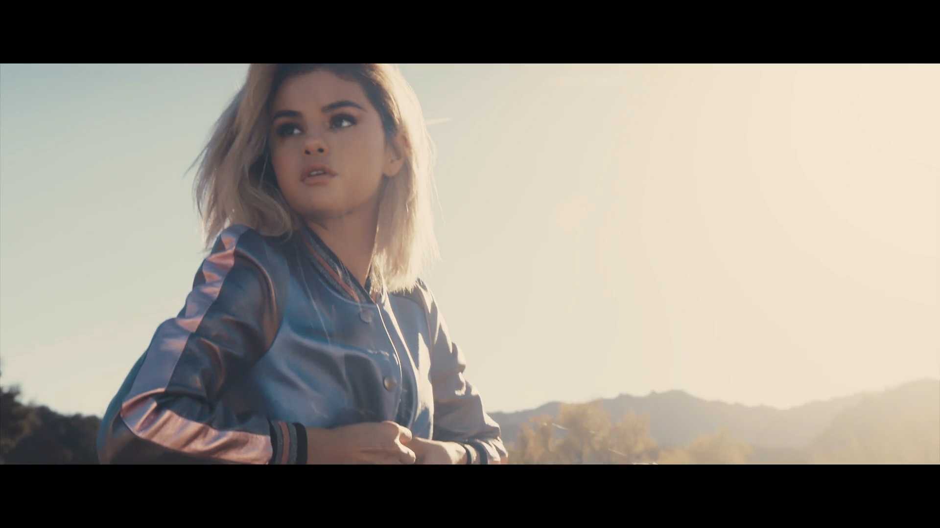 Selena_Gomez_-_Harper_s_Bazaar_BTS_2018-01.jpg