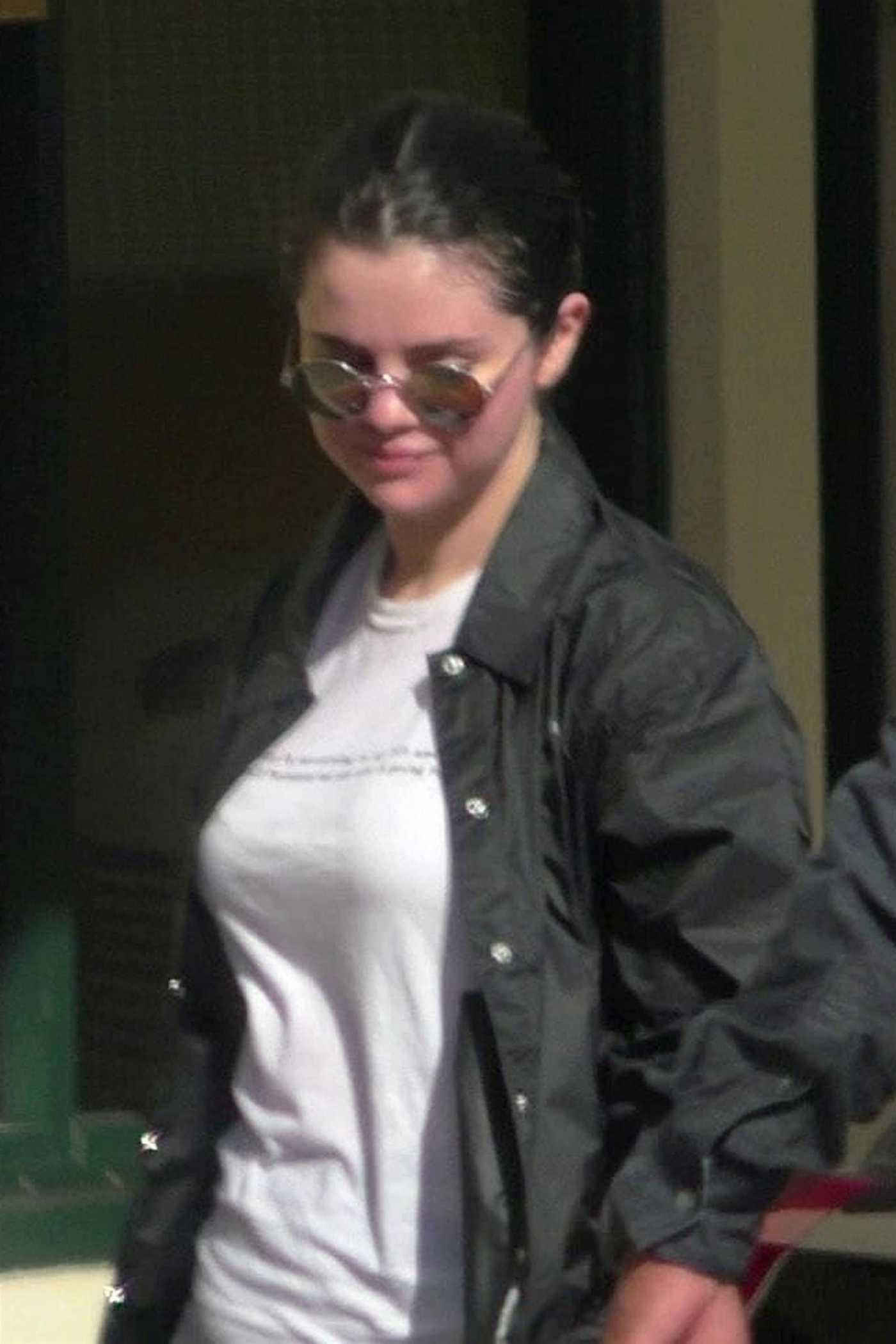 Selena_Gomez_-_Hits_the_gym_for_another_pilates_session_in_West_Hollywood2C_CA_January_282C_2019-04.jpg