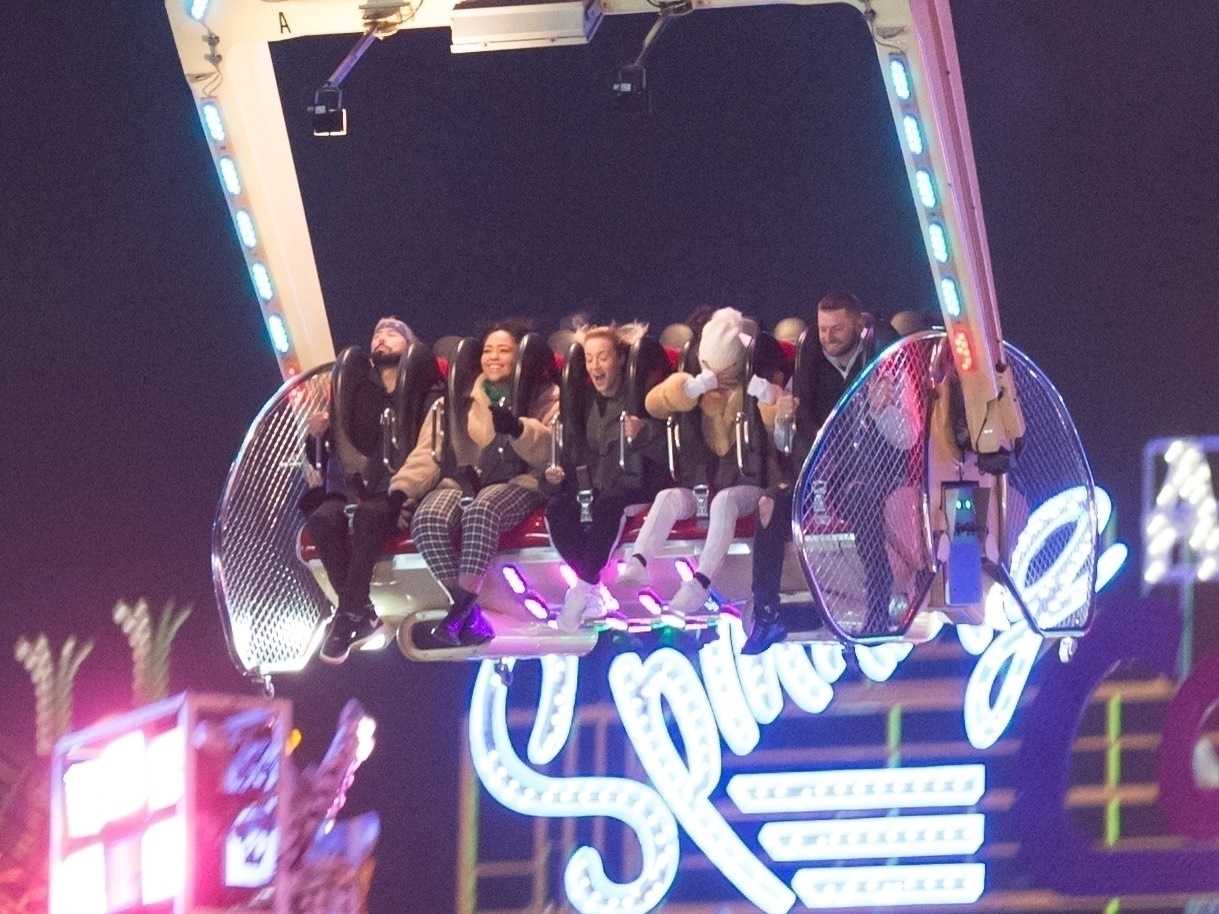 Selena_Gomez_-_Hyde_Park_Winter_Wonderland_in_London2C_UK_on_December_3-05.jpg
