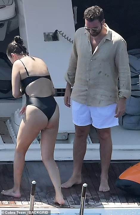 Selena_Gomez_-_In_Italy_0803202216.jpg