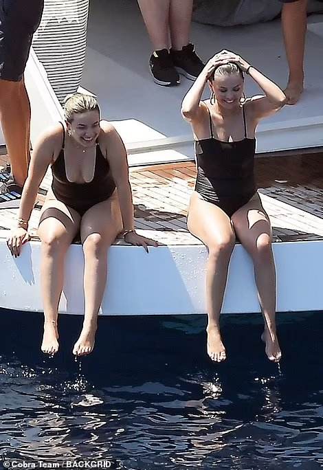 Selena_Gomez_-_In_Italy_0803202263.jpg