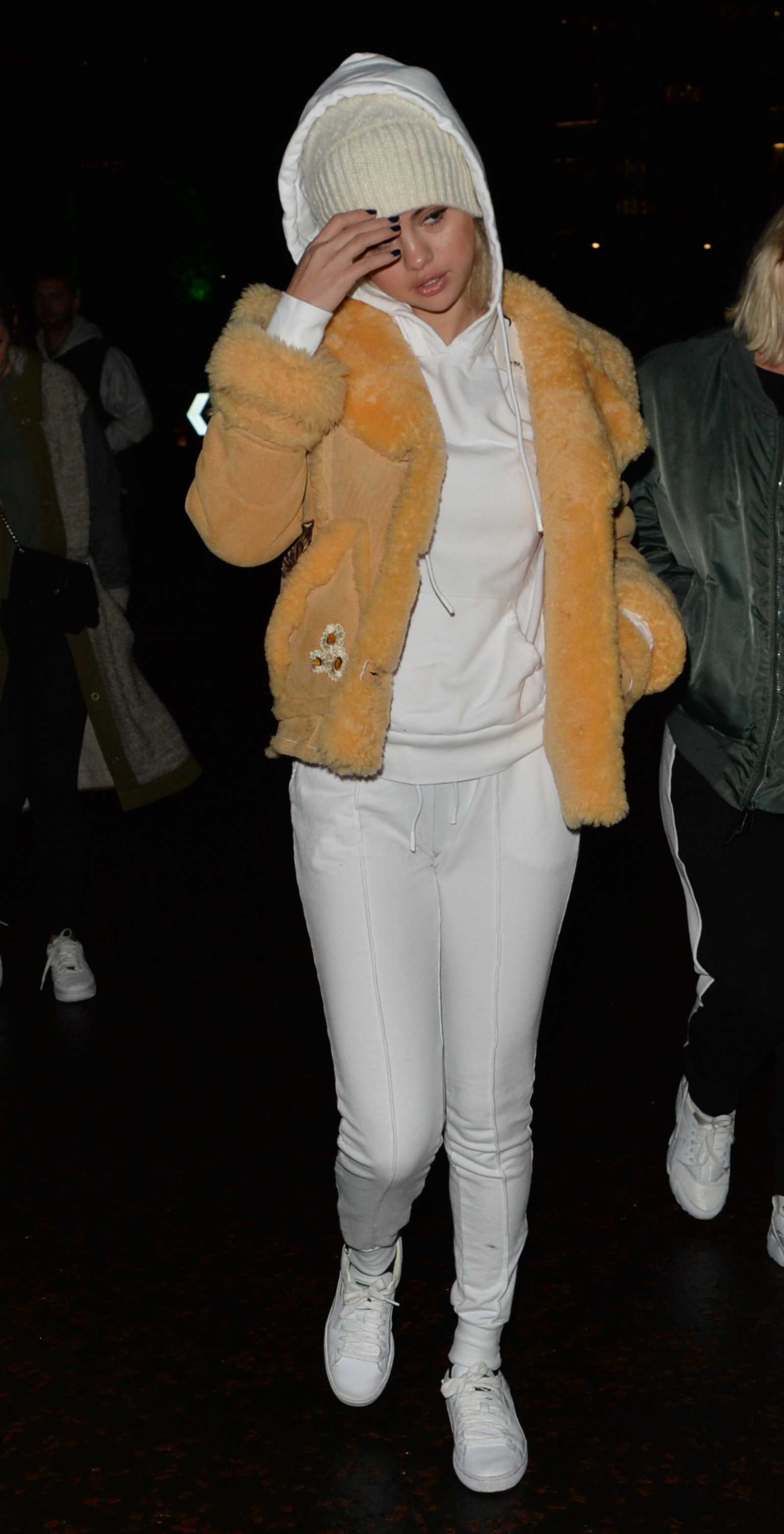 Selena_Gomez_-_In_London2C_UK_on_December_3-02.jpg