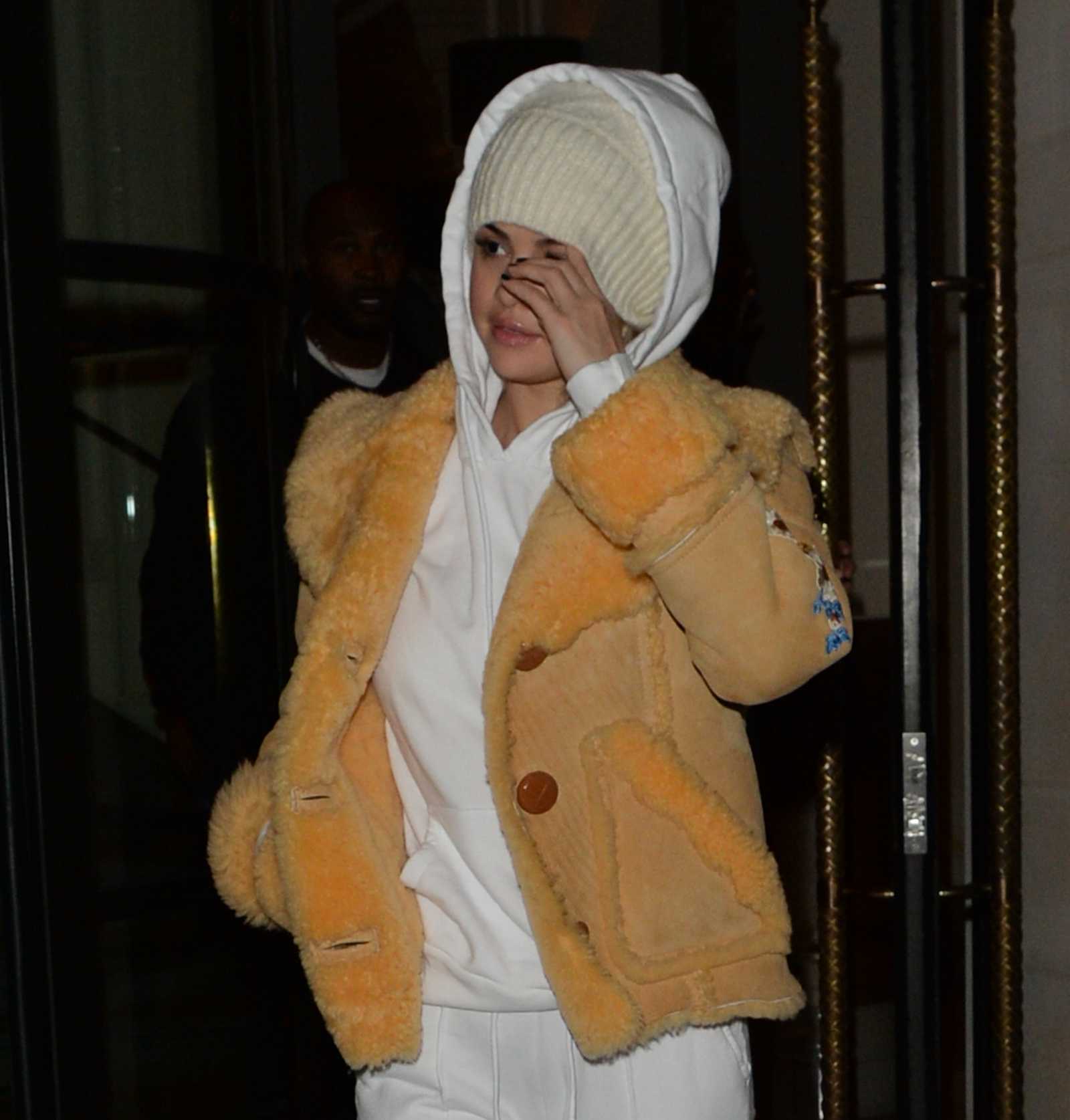 Selena_Gomez_-_In_London2C_UK_on_December_3-03.jpg