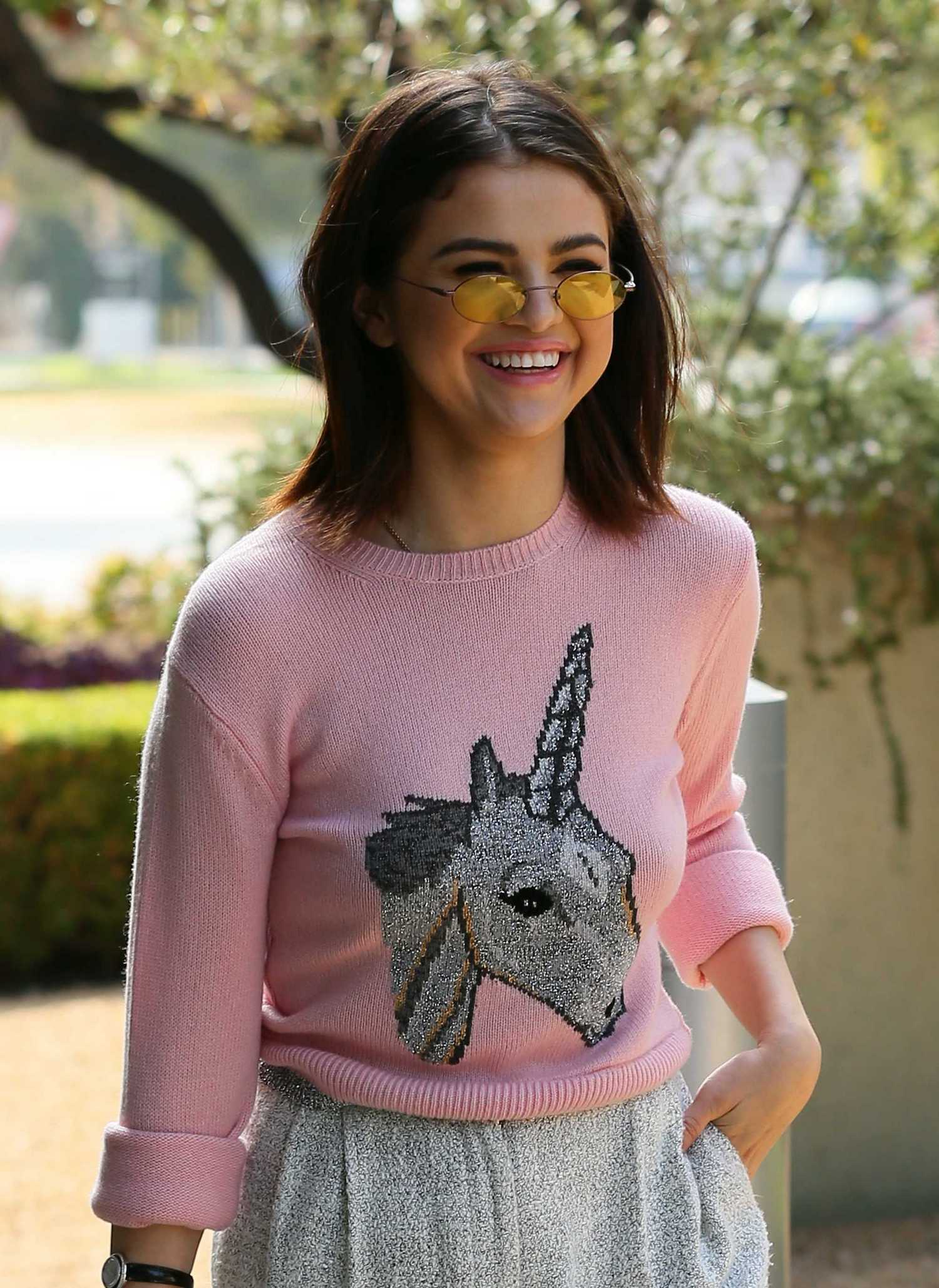 Selena_Gomez_-_In_Los_Angeles_on_August_24-01.jpg