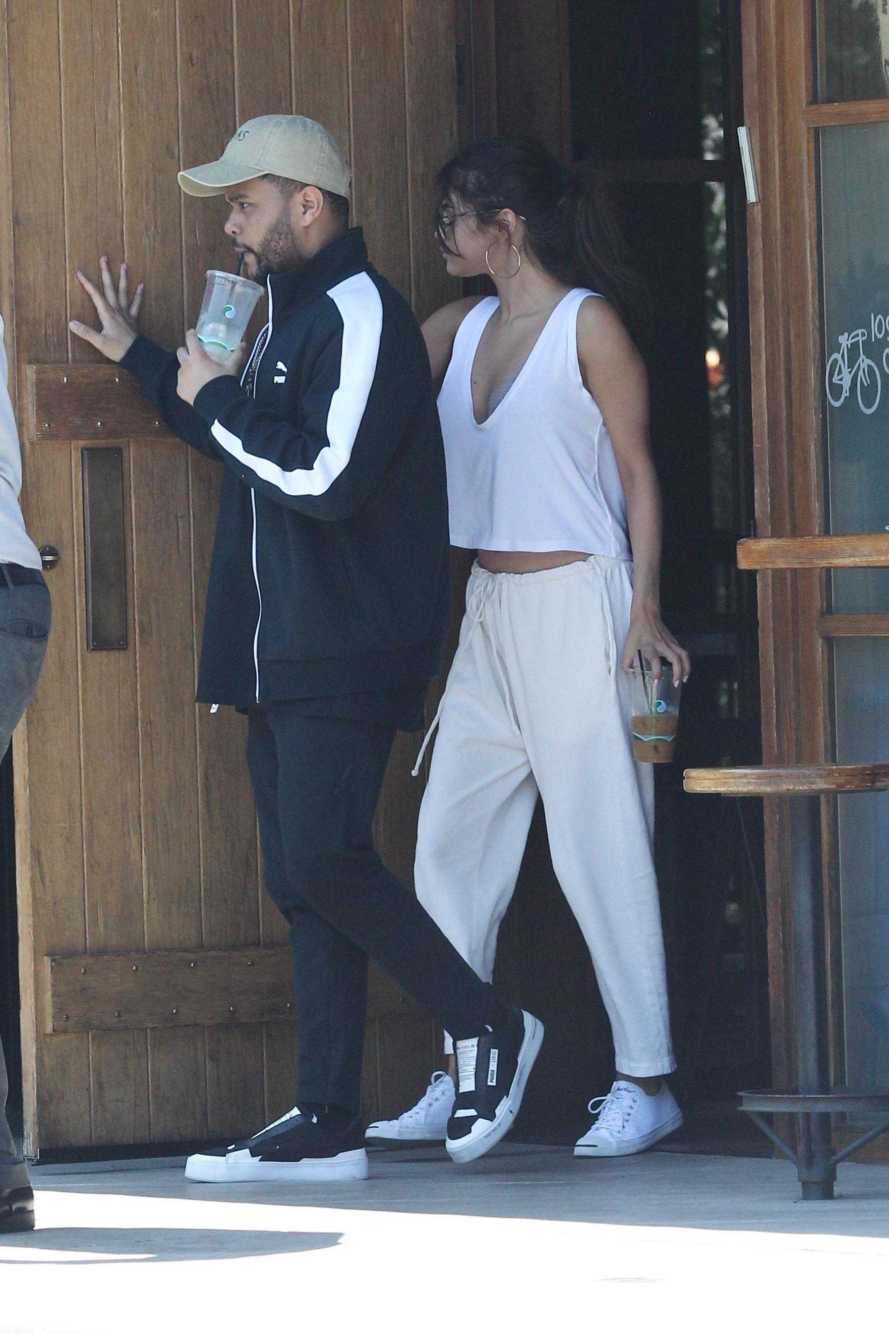 Selena_Gomez_-_In_Los_Angeles_with_The_Weeknd_on_July_23-02.jpg