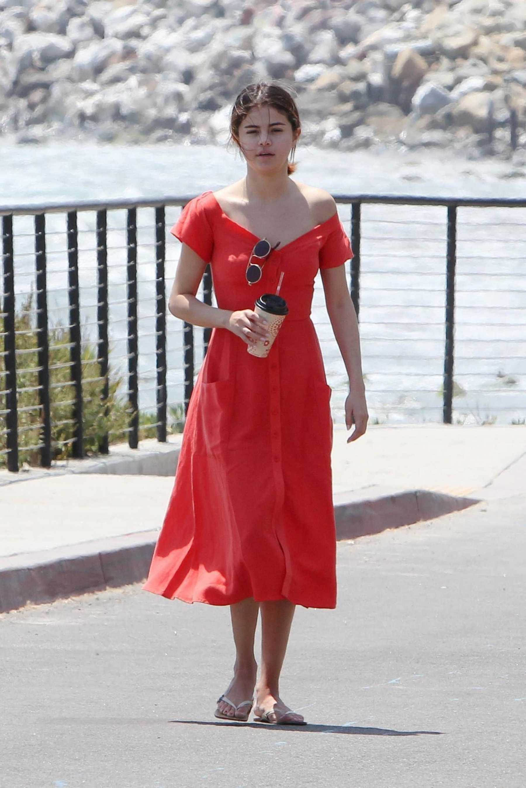 Selena_Gomez_-_In_Malibu2C_California_on_July_11-05.jpg