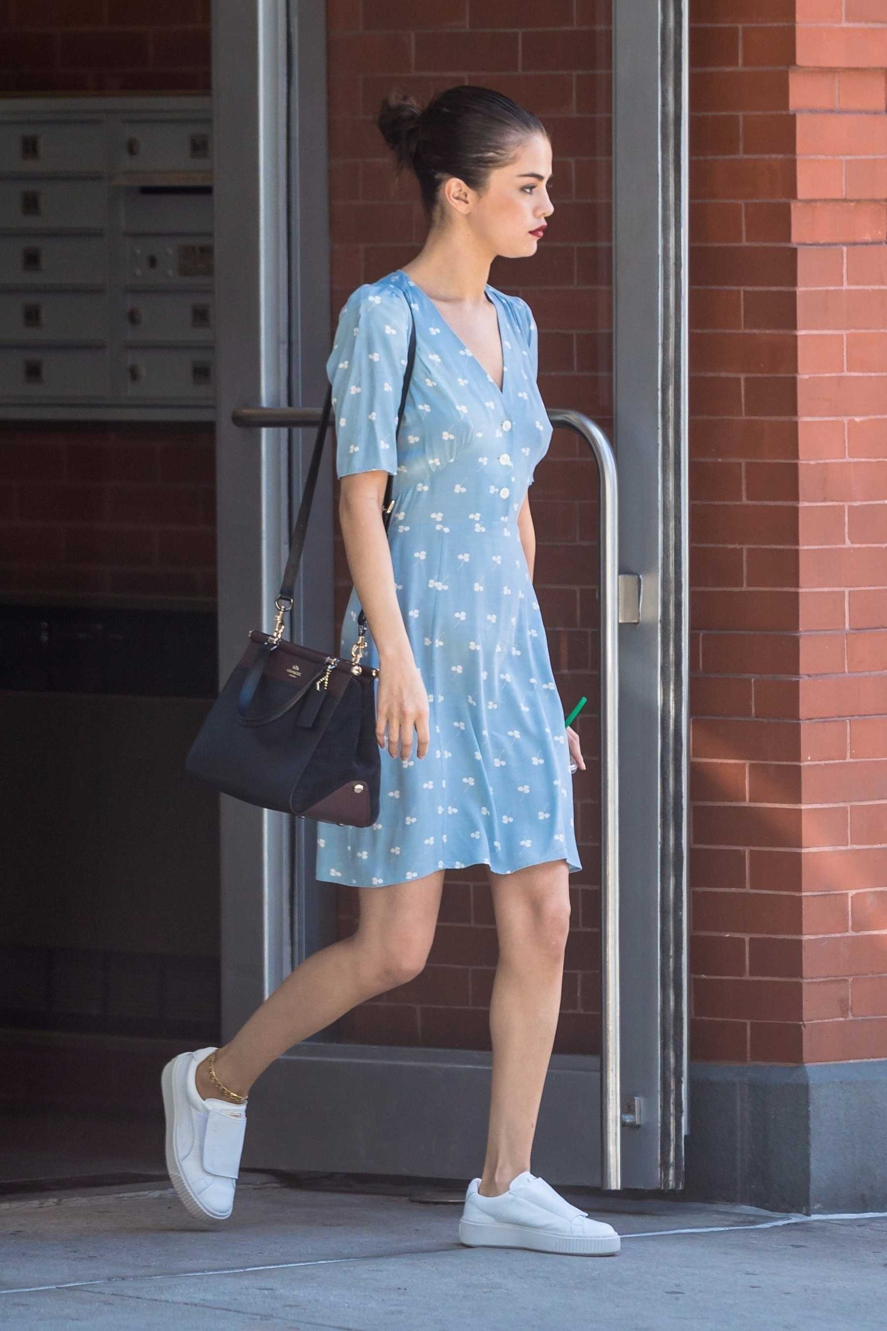 Selena_Gomez_-_In_NYC_on_October_18-01.jpg