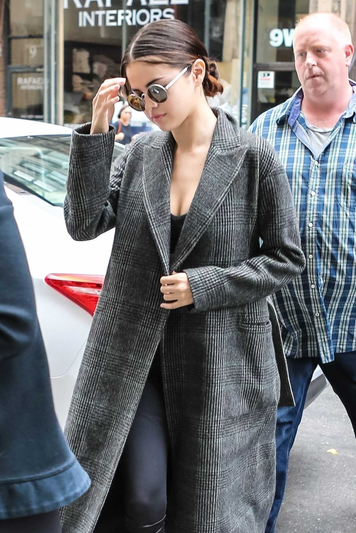 Selena_Gomez_-_In_NYC_on_September_16-05.jpg