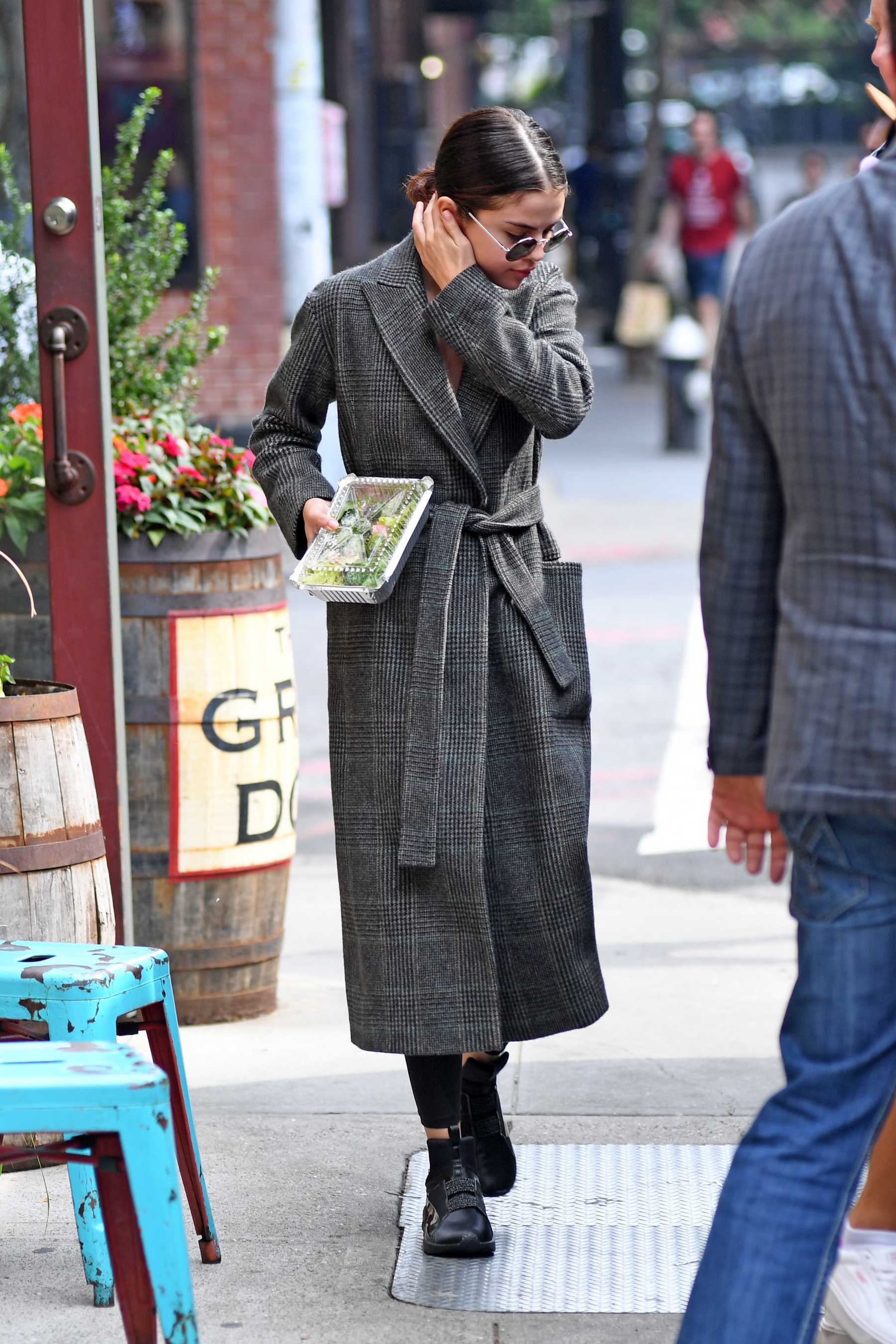 Selena_Gomez_-_In_NYC_on_September_16-17.jpg