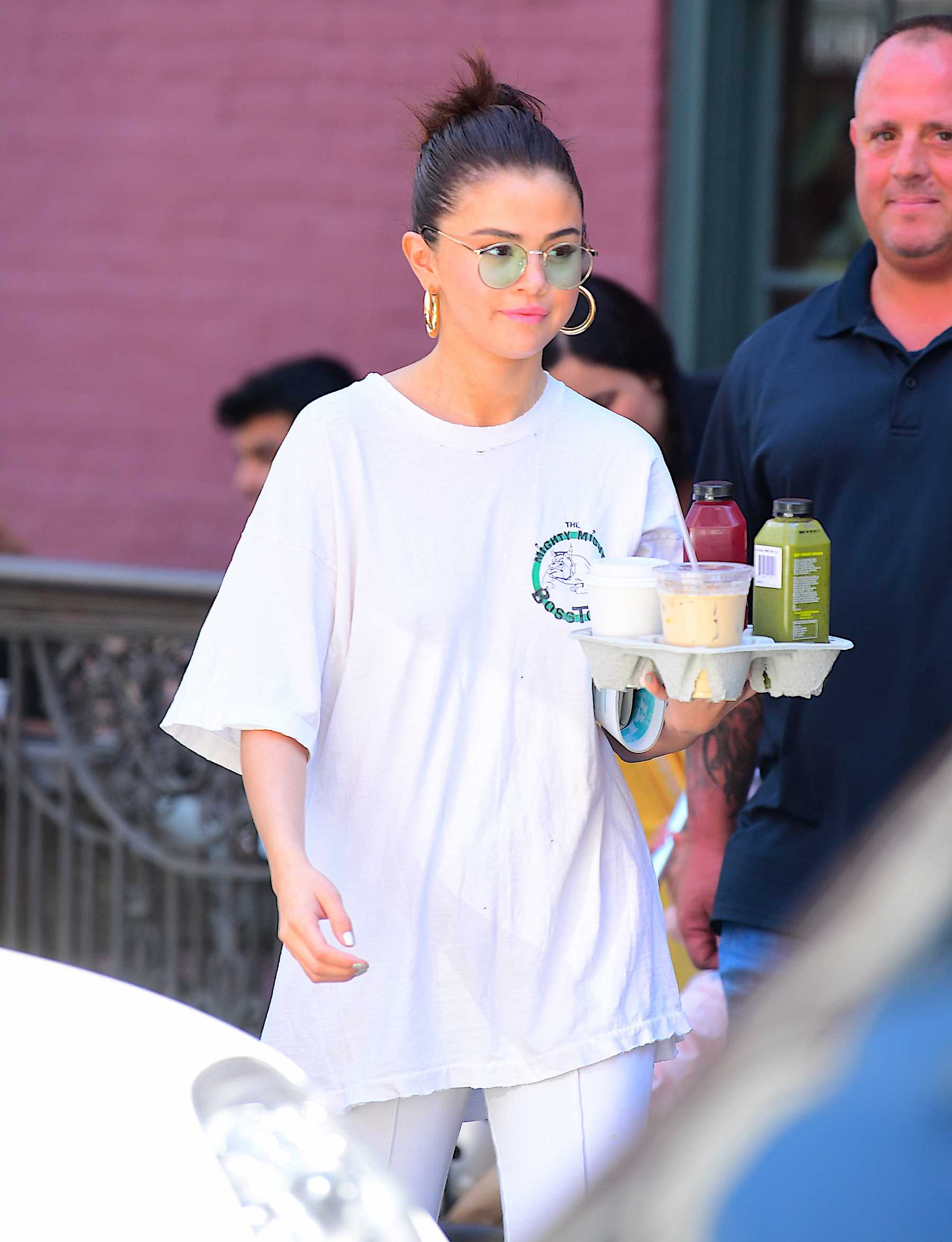 Selena_Gomez_-_In_NYC_on_September_4-02.jpg