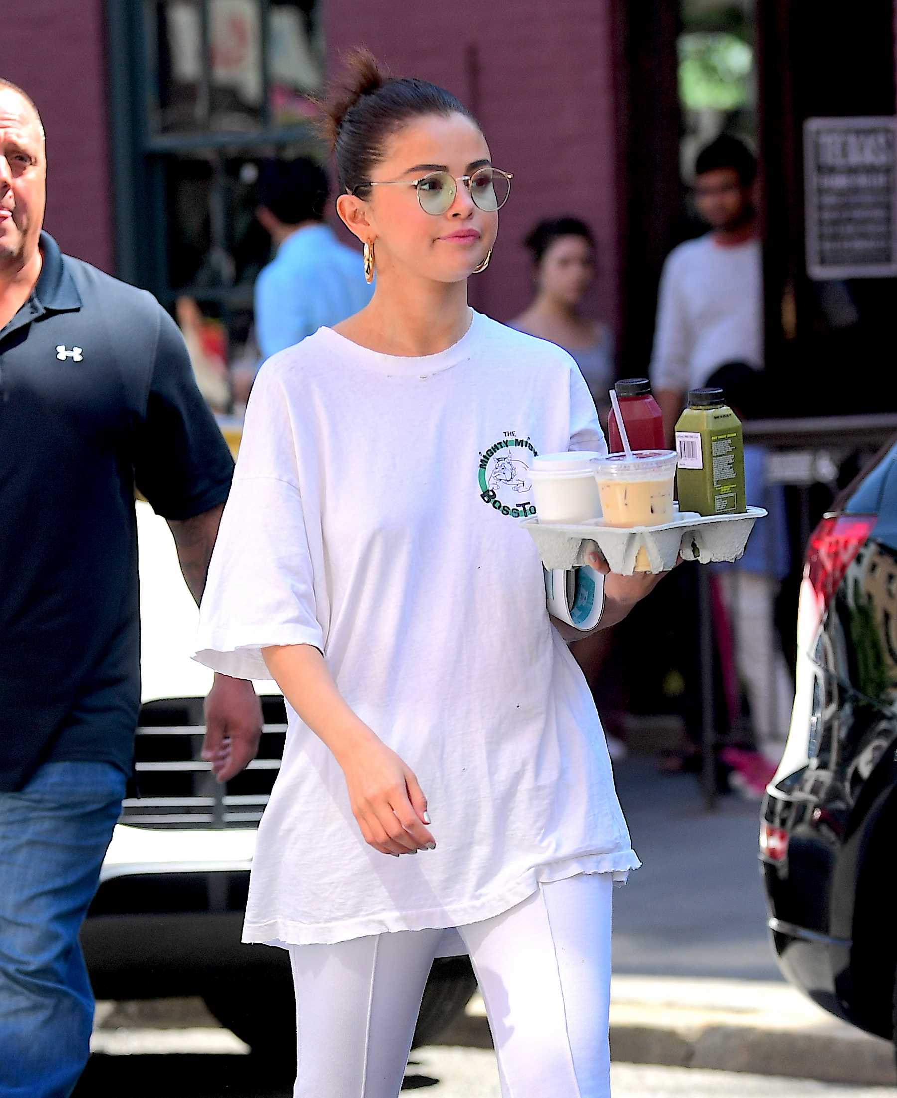 Selena_Gomez_-_In_NYC_on_September_4-05.jpg