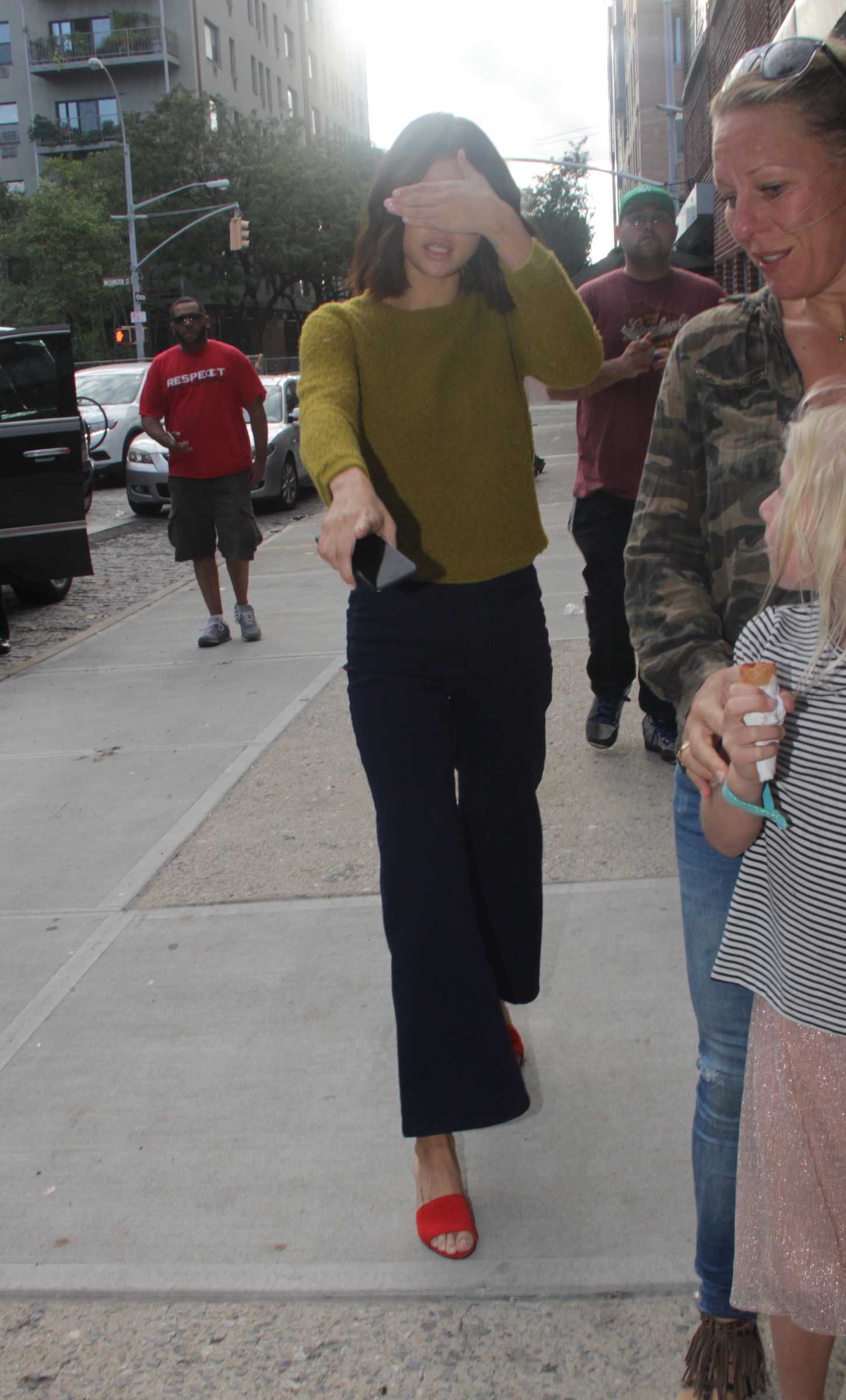 Selena_Gomez_-_In_New_York2C_NY_on_September_8-02.jpg