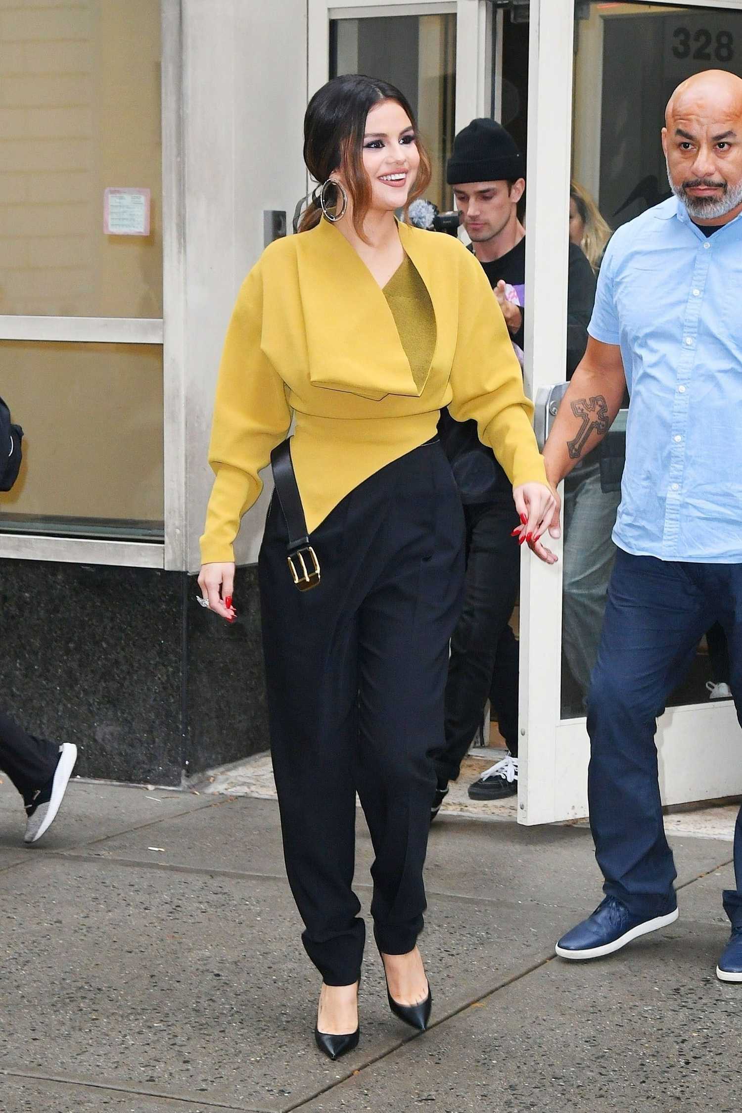 Selena_Gomez_-_In_New_York_October_292C_2019-02.jpg