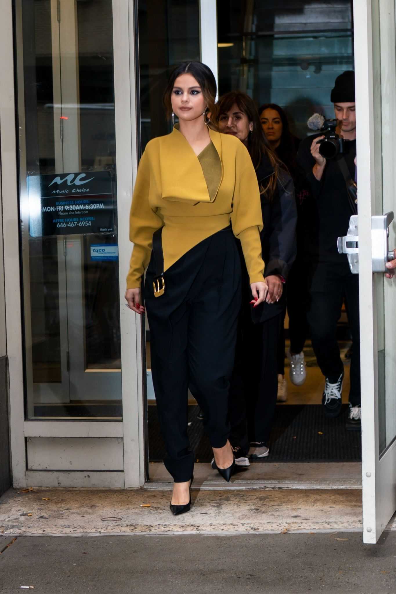 Selena_Gomez_-_In_New_York_October_292C_2019-05.jpg