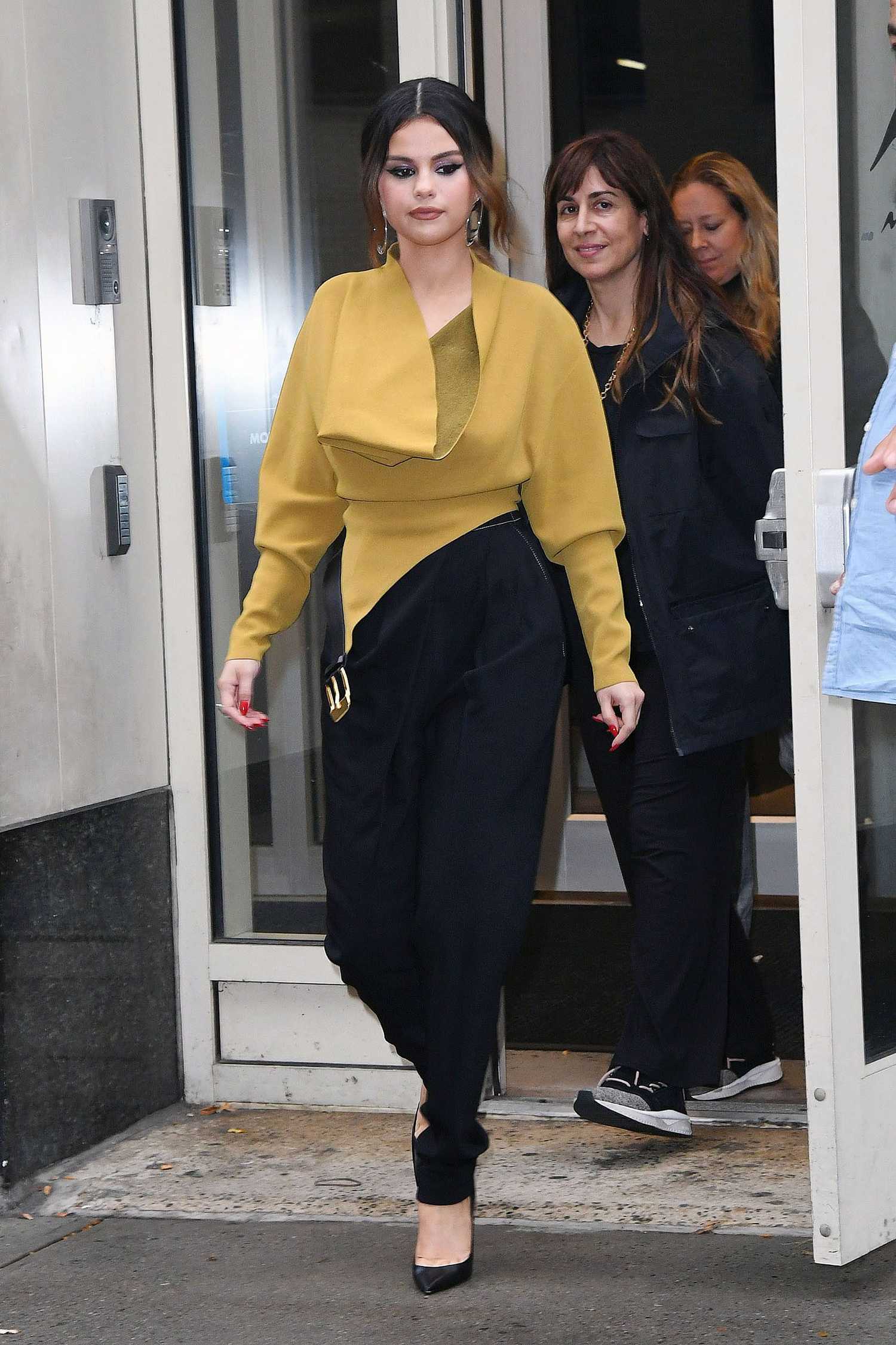 Selena_Gomez_-_In_New_York_October_292C_2019-07.jpg