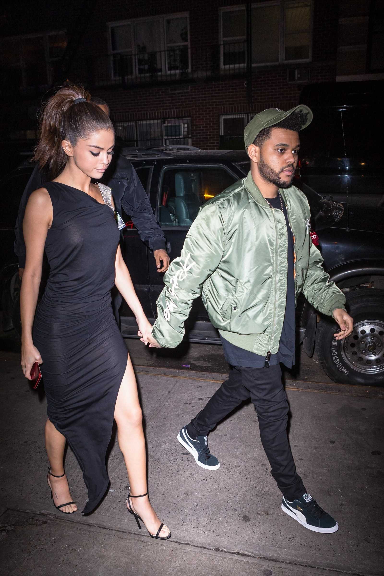 Selena_Gomez_-_In_New_York_on_June_6-08.jpg