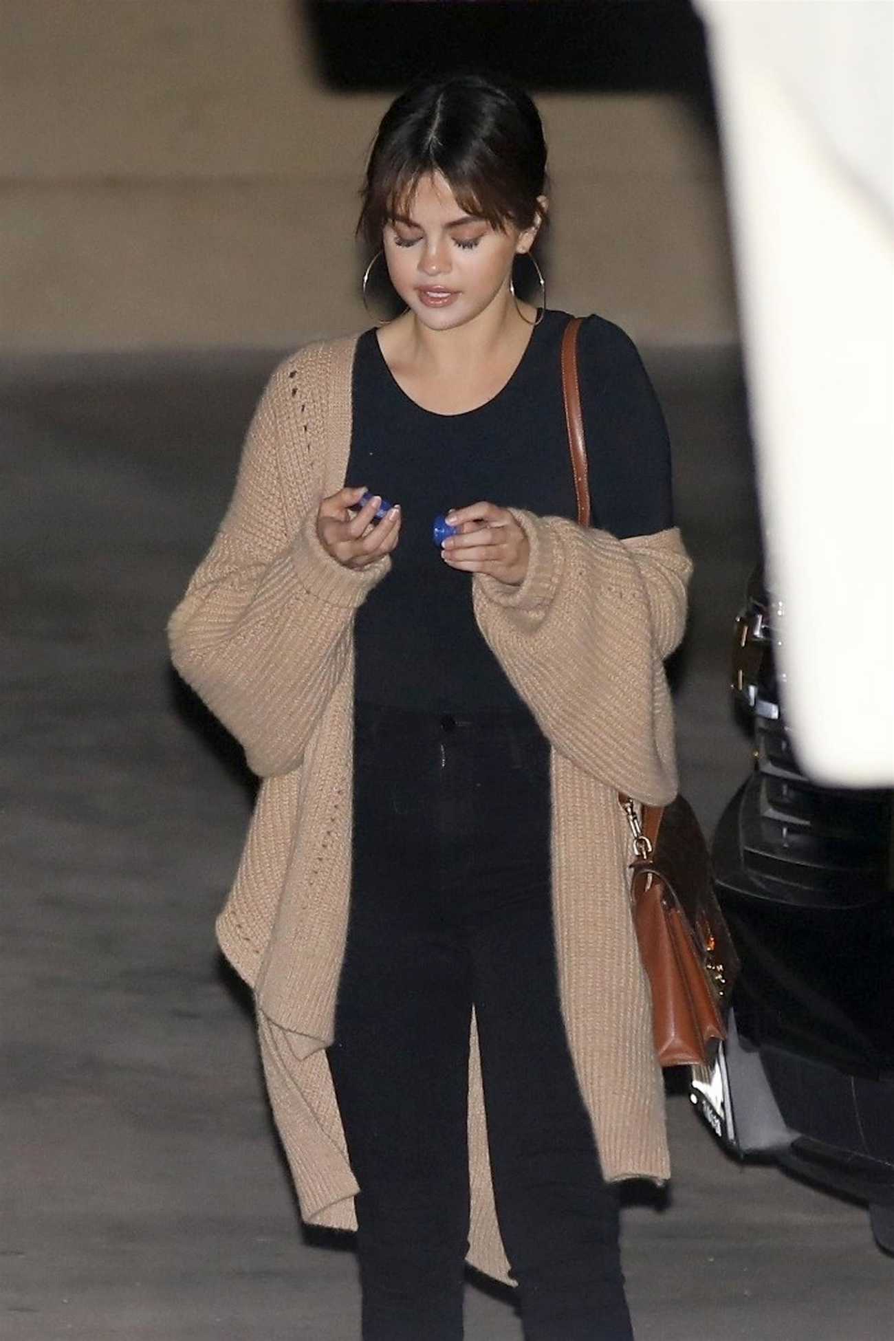 Selena_Gomez_-_Leaves_church_in_LA_on_March_72C_2018-06.jpg