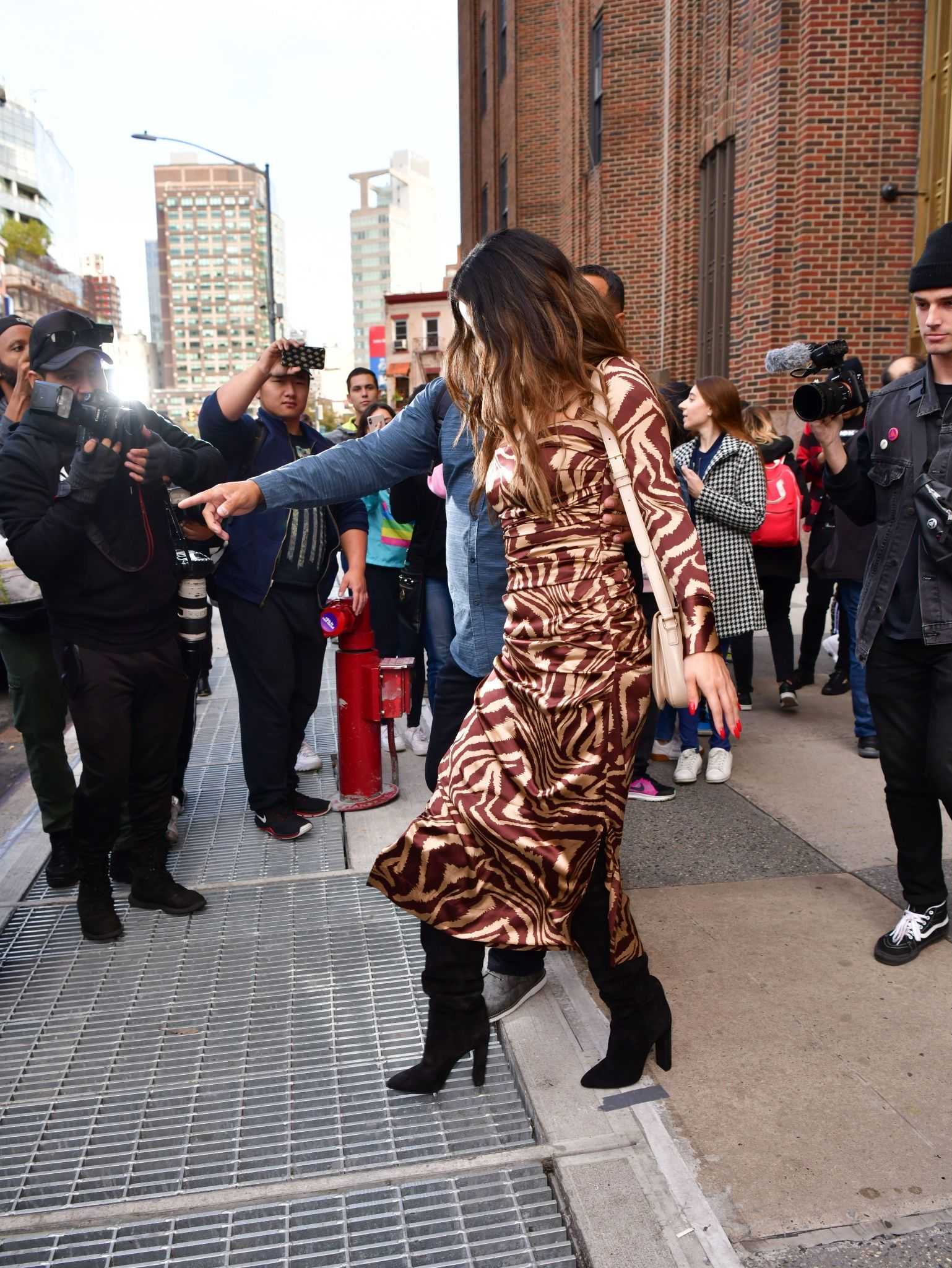 Selena_Gomez_-_Leaving_Z100_on_October_282C_2019-13.jpg