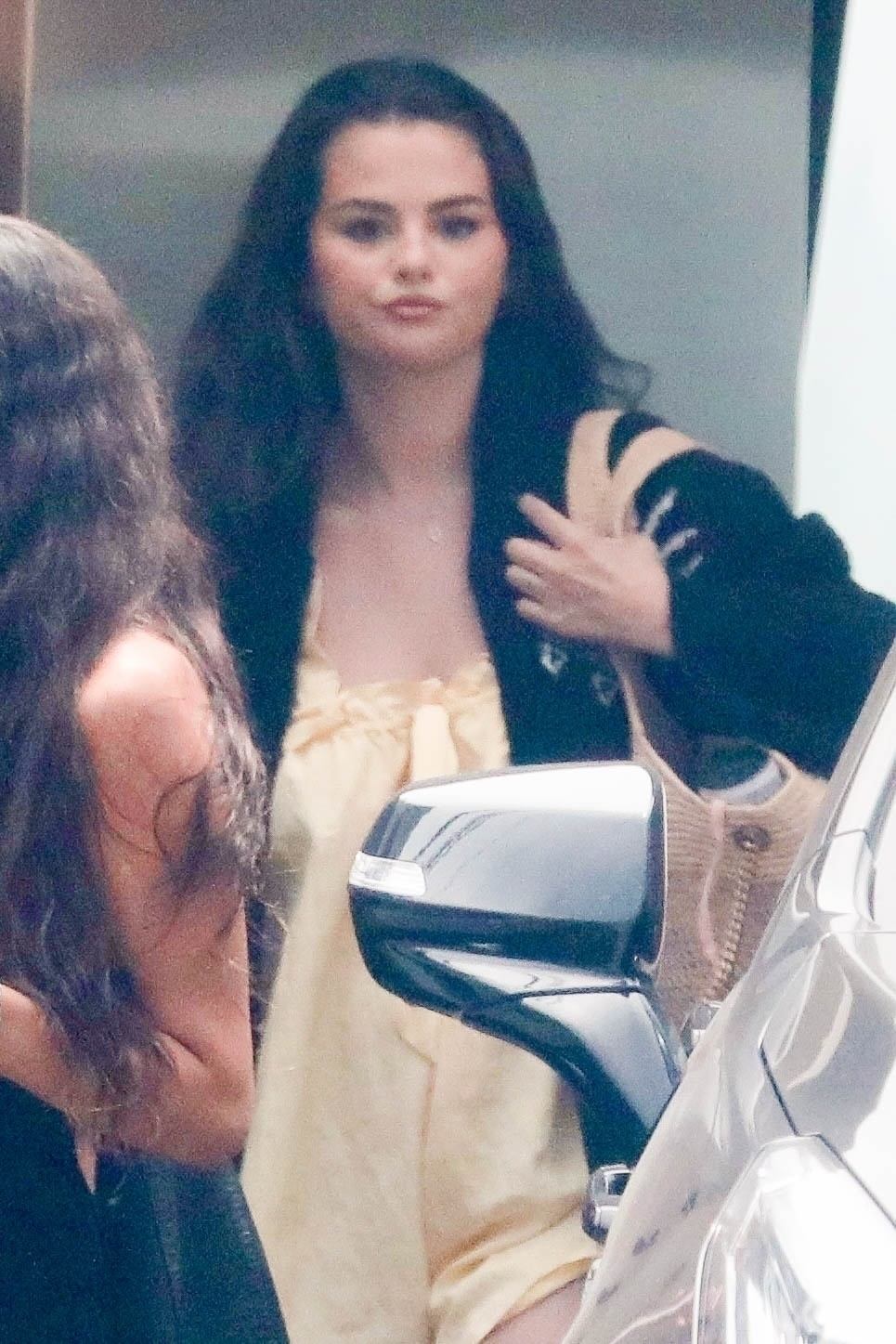 Selena_Gomez_-_Leaving_a_beach_house_in_Malibu2C_California_072024_02.jpg