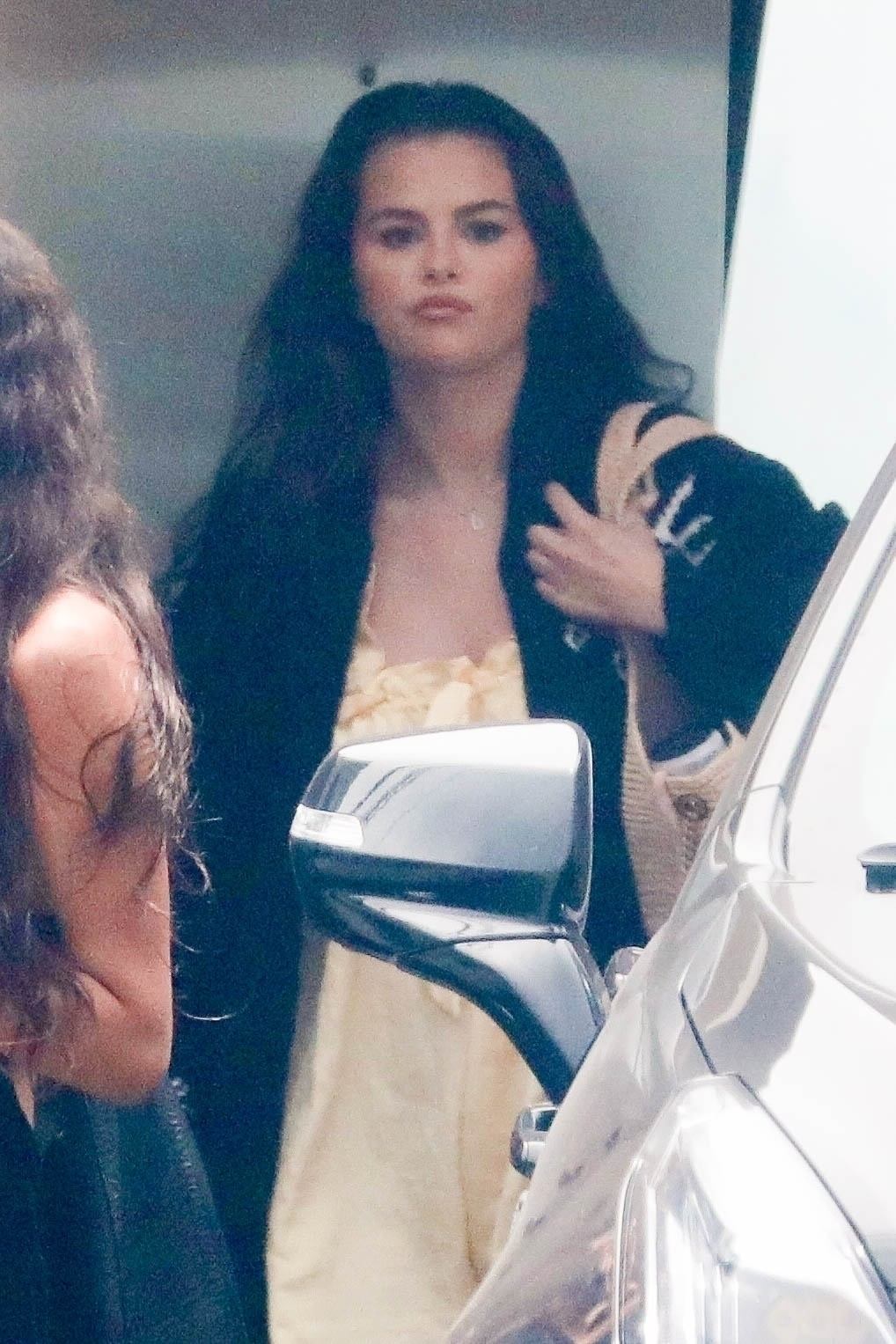 Selena_Gomez_-_Leaving_a_beach_house_in_Malibu2C_California_072024_04.jpg