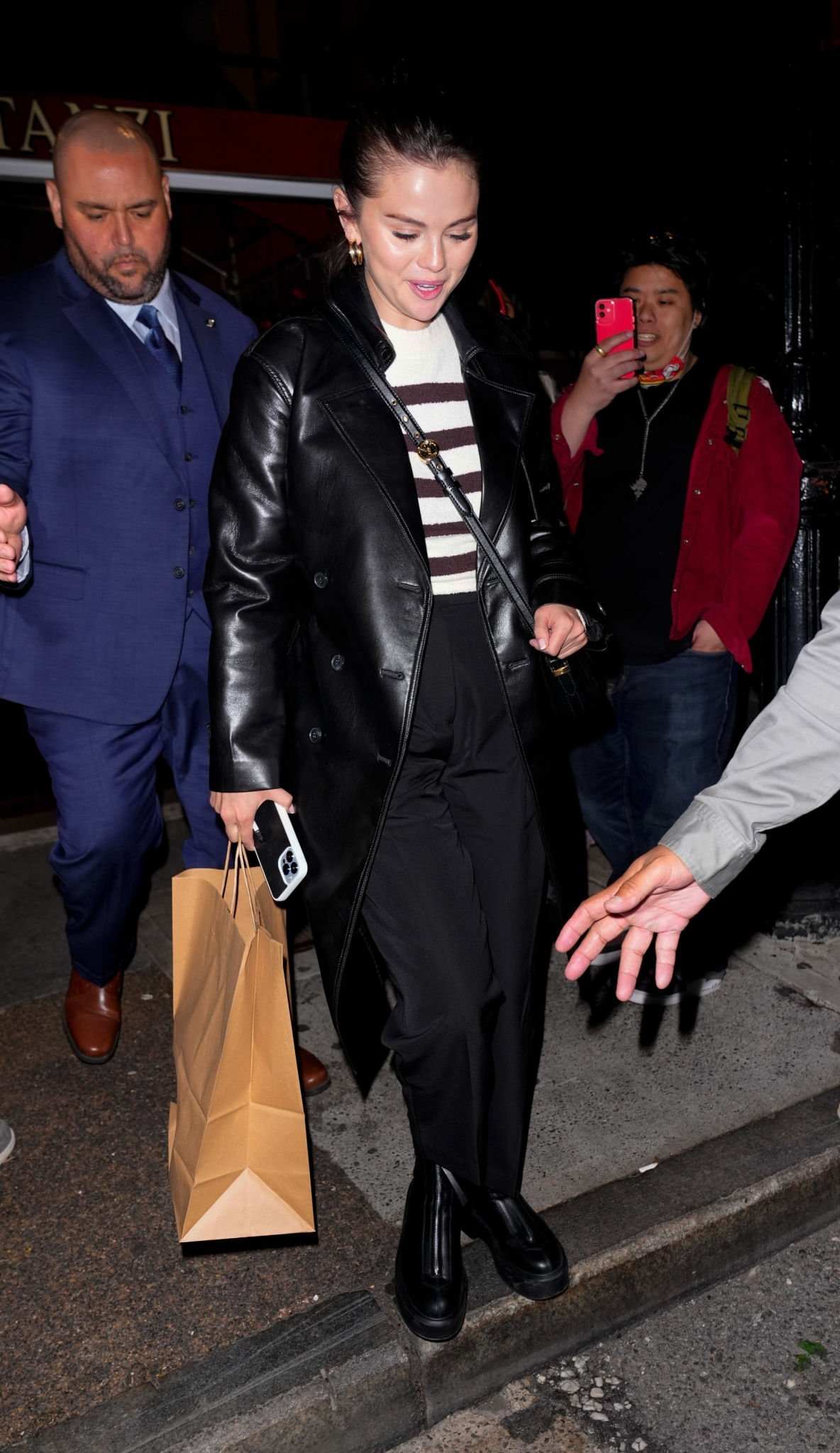 Selena_Gomez_-_Leaving_an_SNL_cast_dinner_in_New_York_May_102C_202202.jpg
