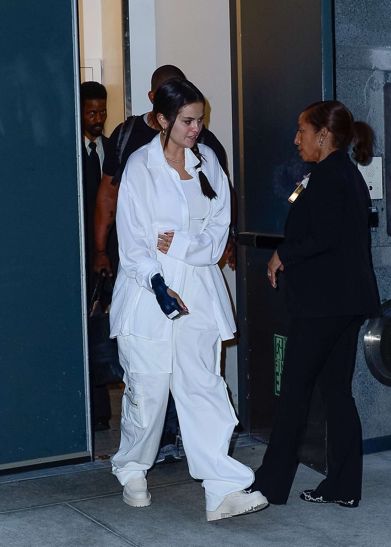 Selena_Gomez_-_Leaving_her_hotel_in_New_York_September_132C_202303.jpg
