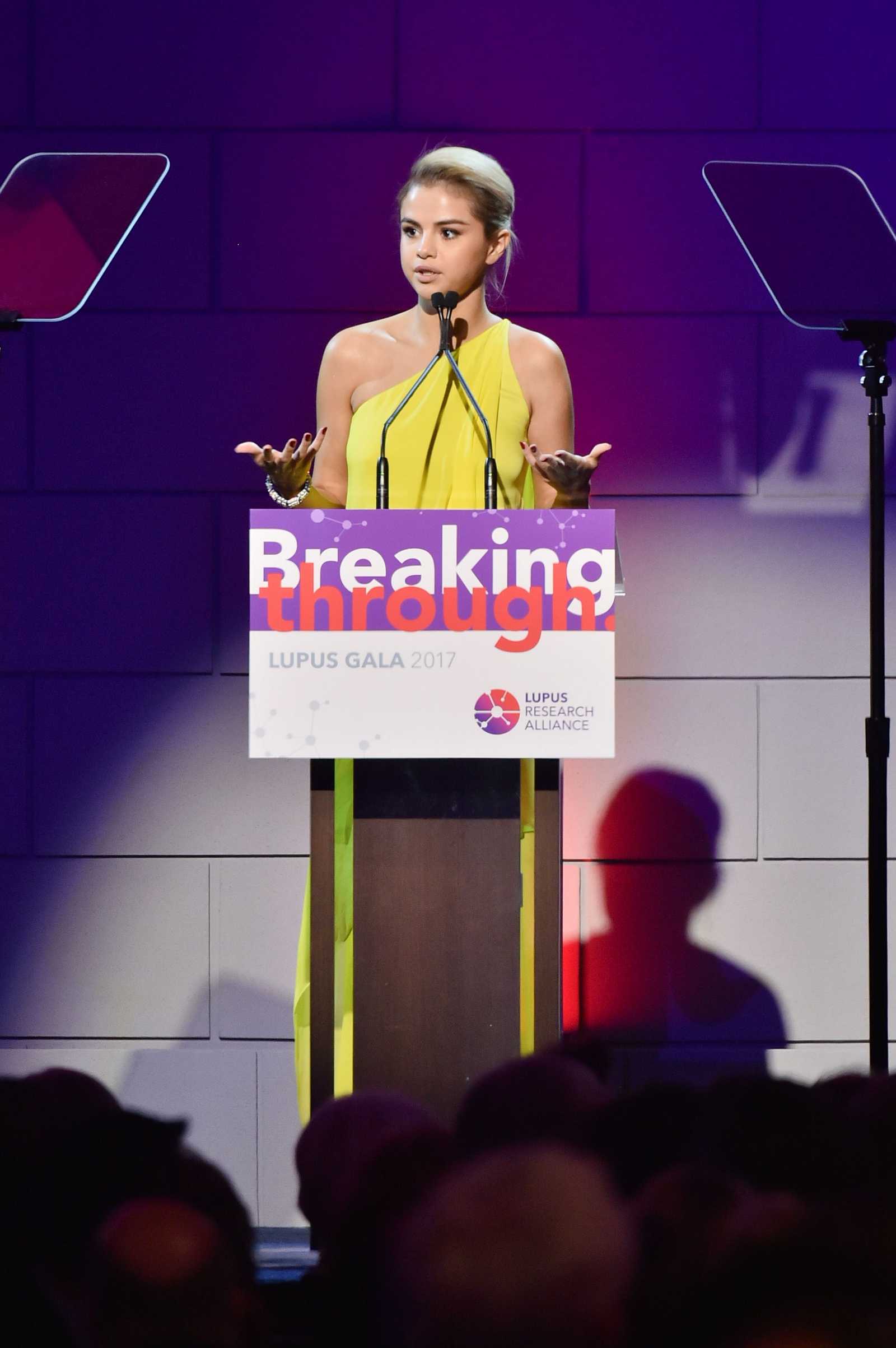 Selena_Gomez_-_Lupus_Research_Alliance__Breaking_Through_Lupus_Gala__on_November_20-25.jpg
