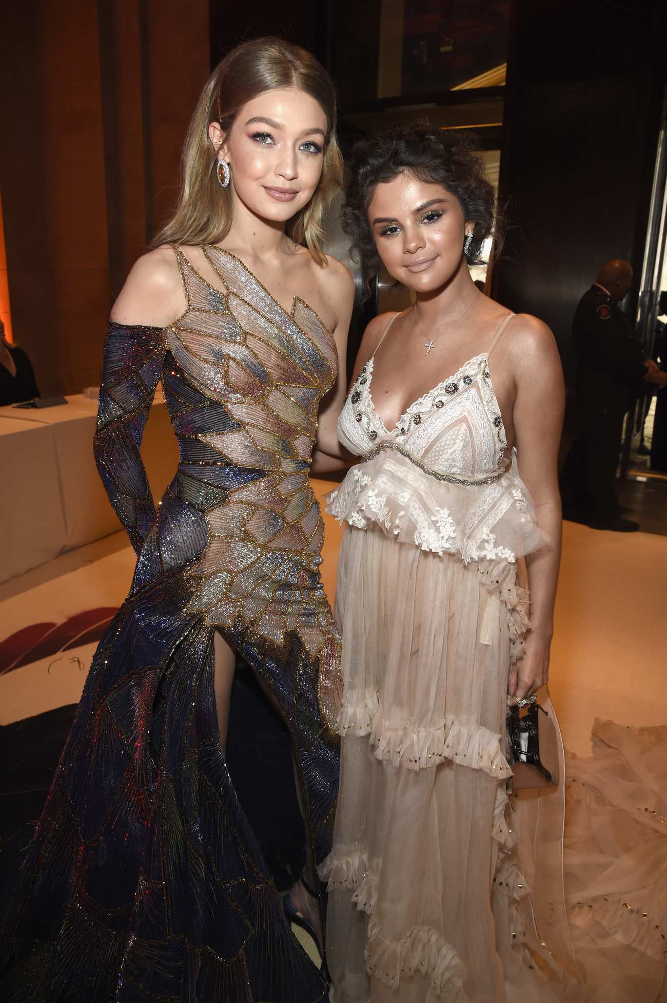 Selena_Gomez_-_MET_Gala__18_on_May_7-14.jpg