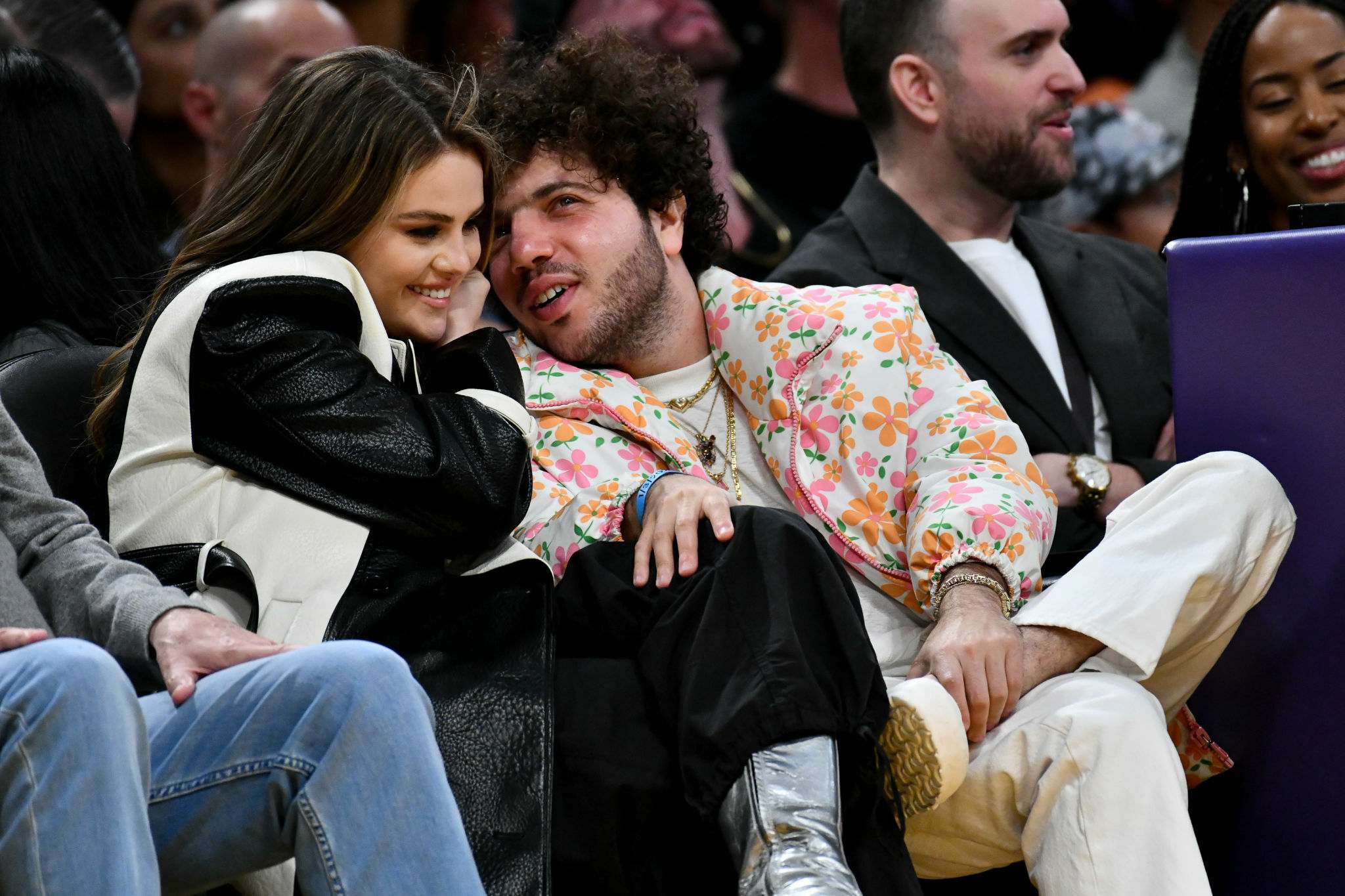 Selena_Gomez_-_Miami_Heat_v_Los_Angeles_Lakers_at_Crypto_com_Arena_in_Los_Angeles_January_32C_202409.jpg